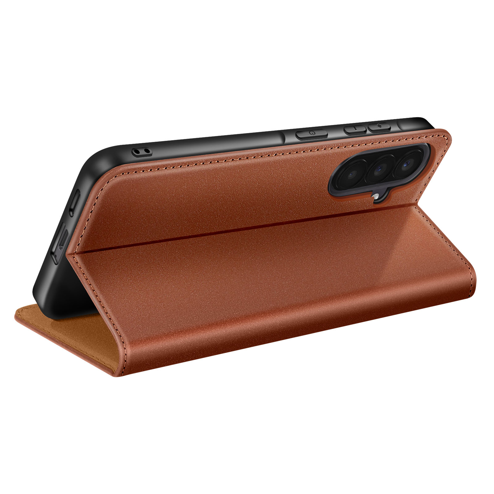 Braunes Leder-Flip-Case für ein Smartphone mit drei Kameramodulen.