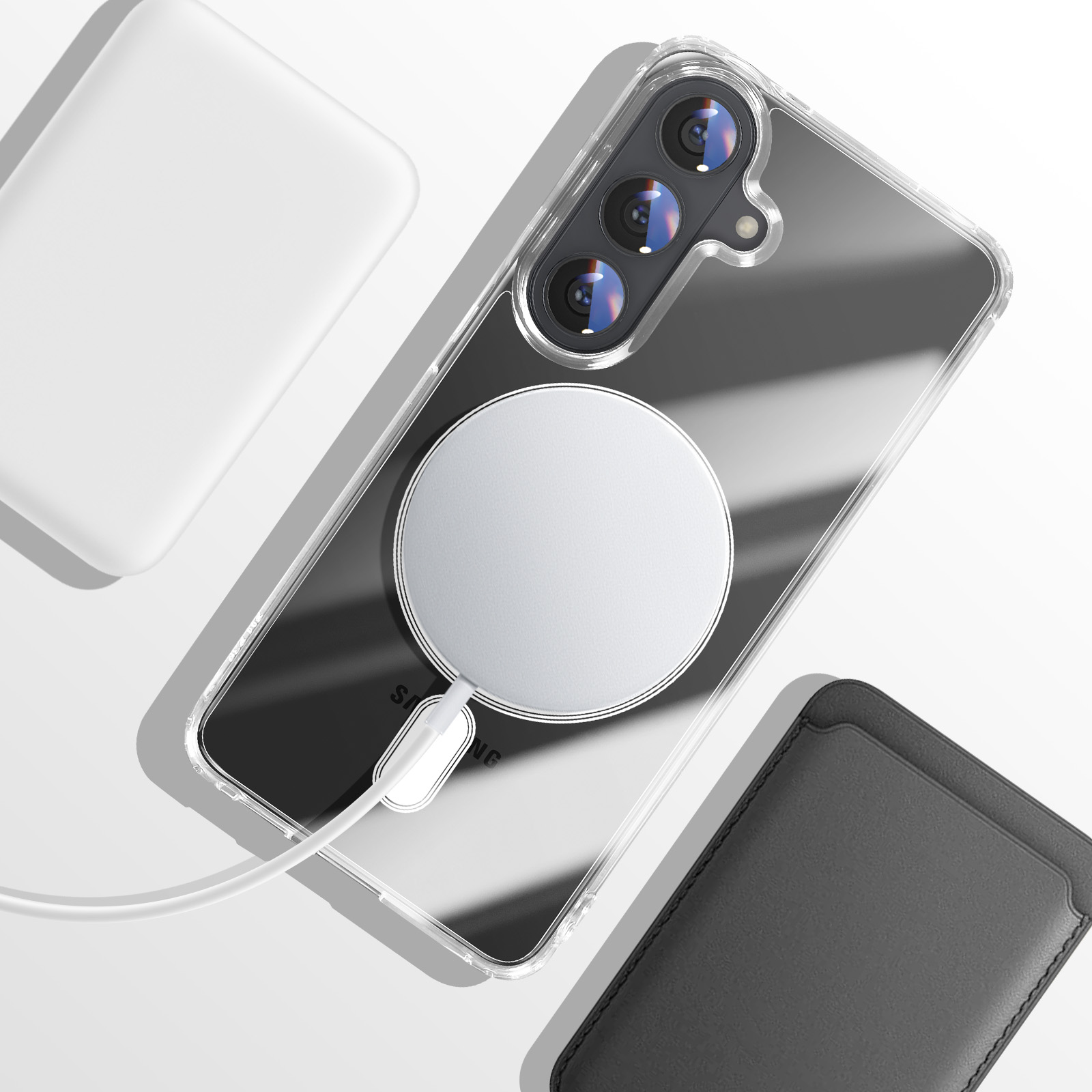 Transparante telefoonhoes met magnetische lader. Witte powerbank en zwarte kaarthouder ernaast.