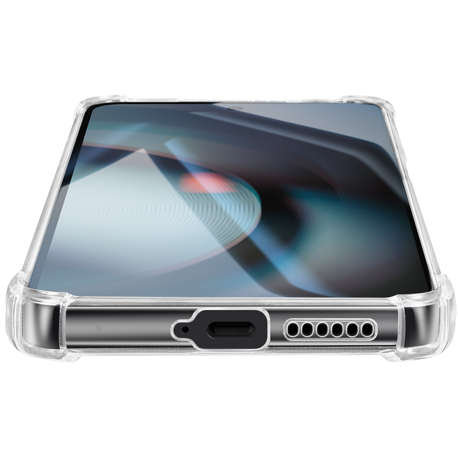 Una funda transparente protege un smartphone, mostrando puerto de carga y altavoces.