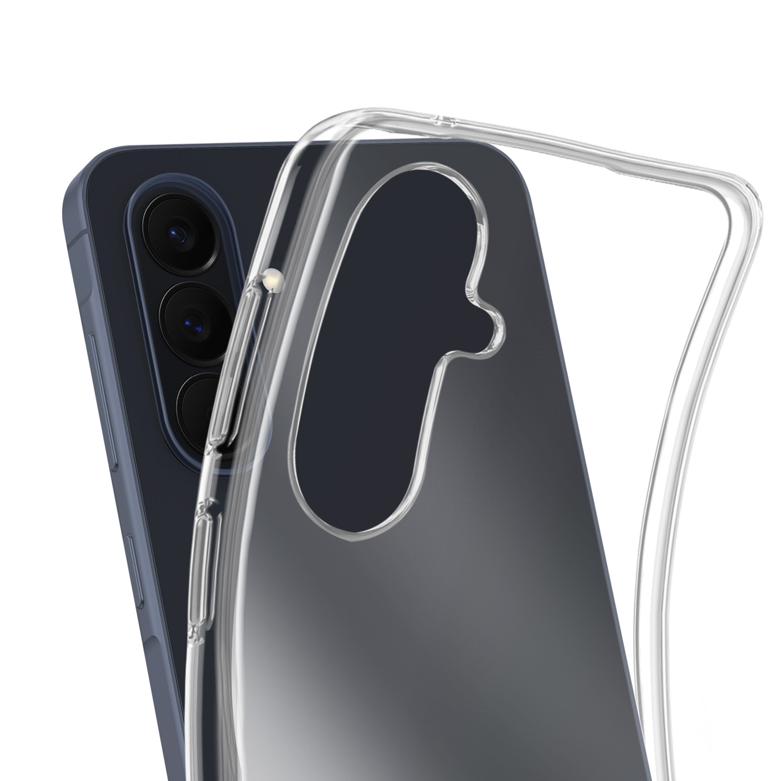Une coque de téléphone transparente repose sur un smartphone sombre à trois caméras.