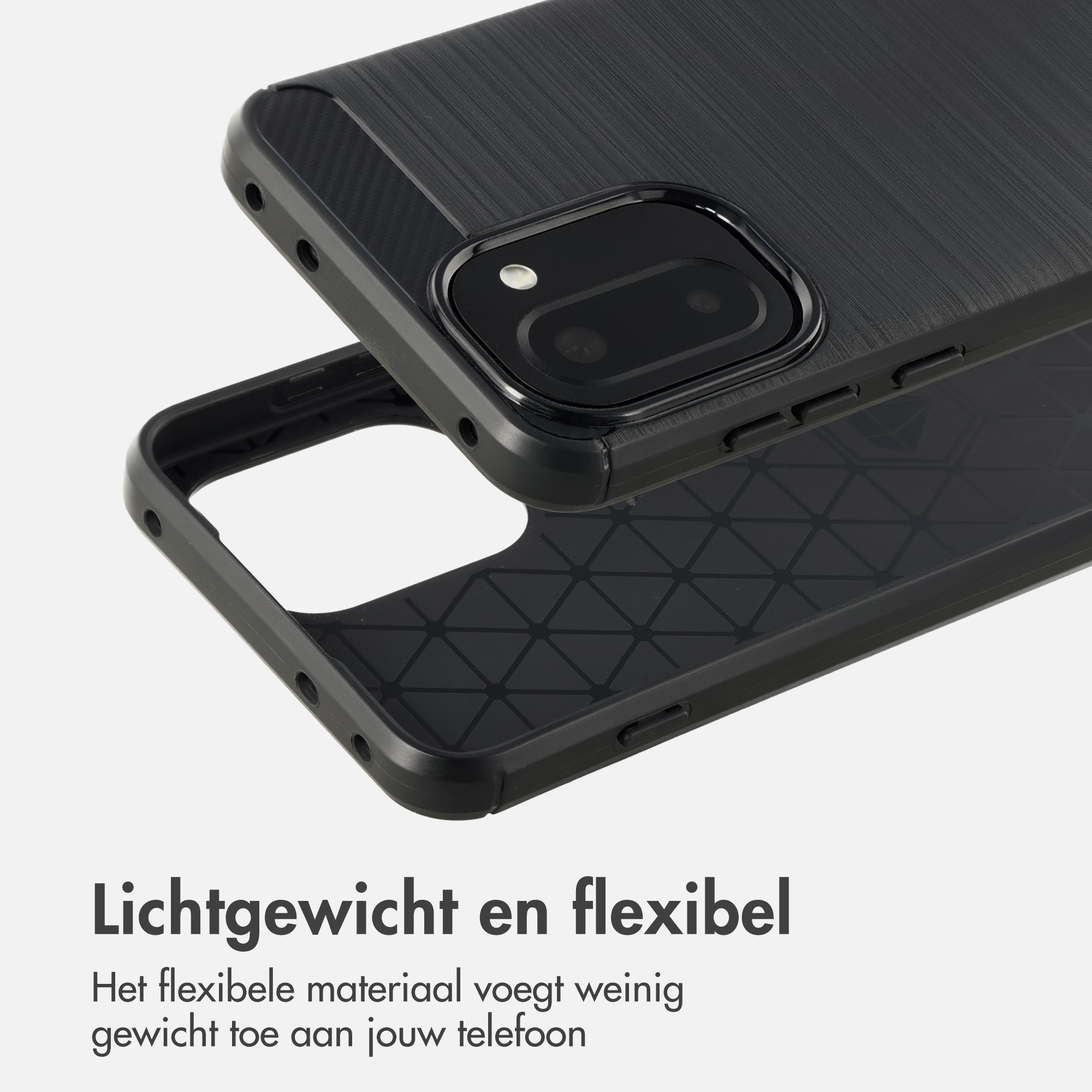 Coque de téléphone noire à texture brossée avec découpes pour appareil photo et ports.