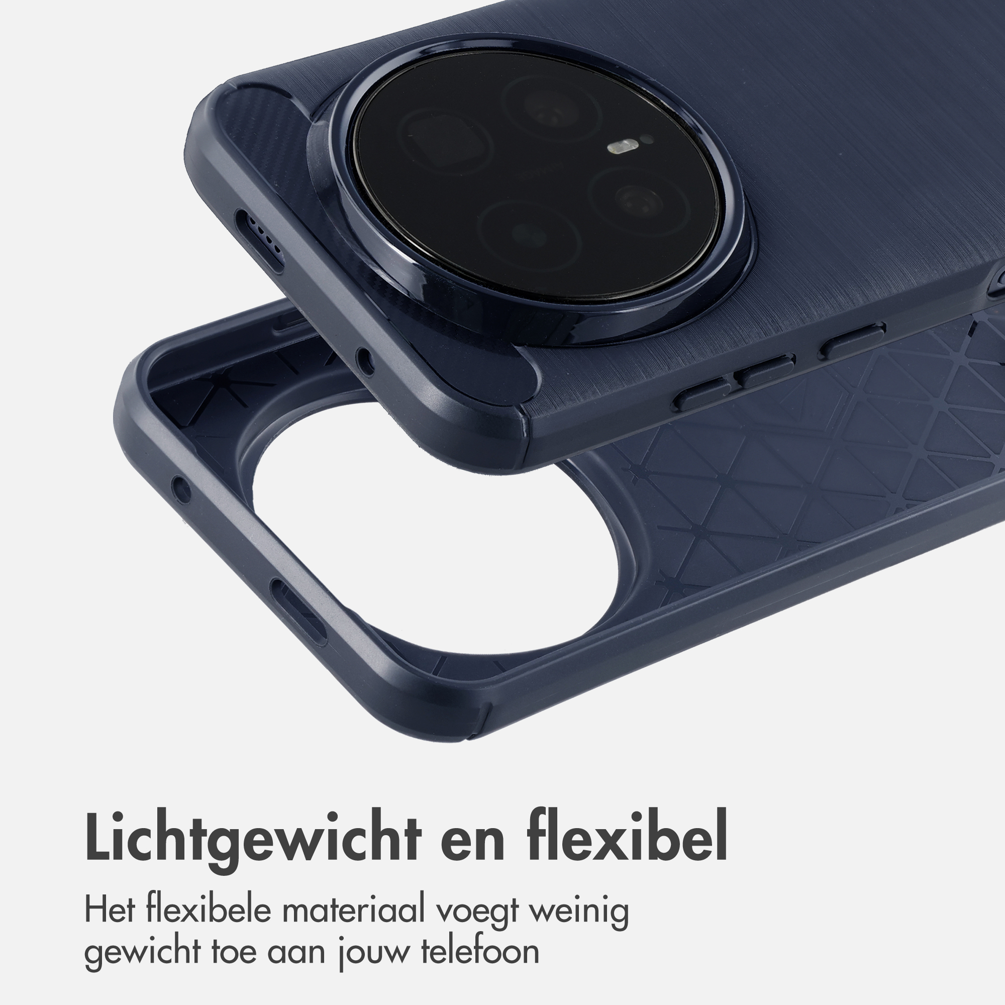 Donkerblauwe telefoonhoes met cameramodule en tekst.