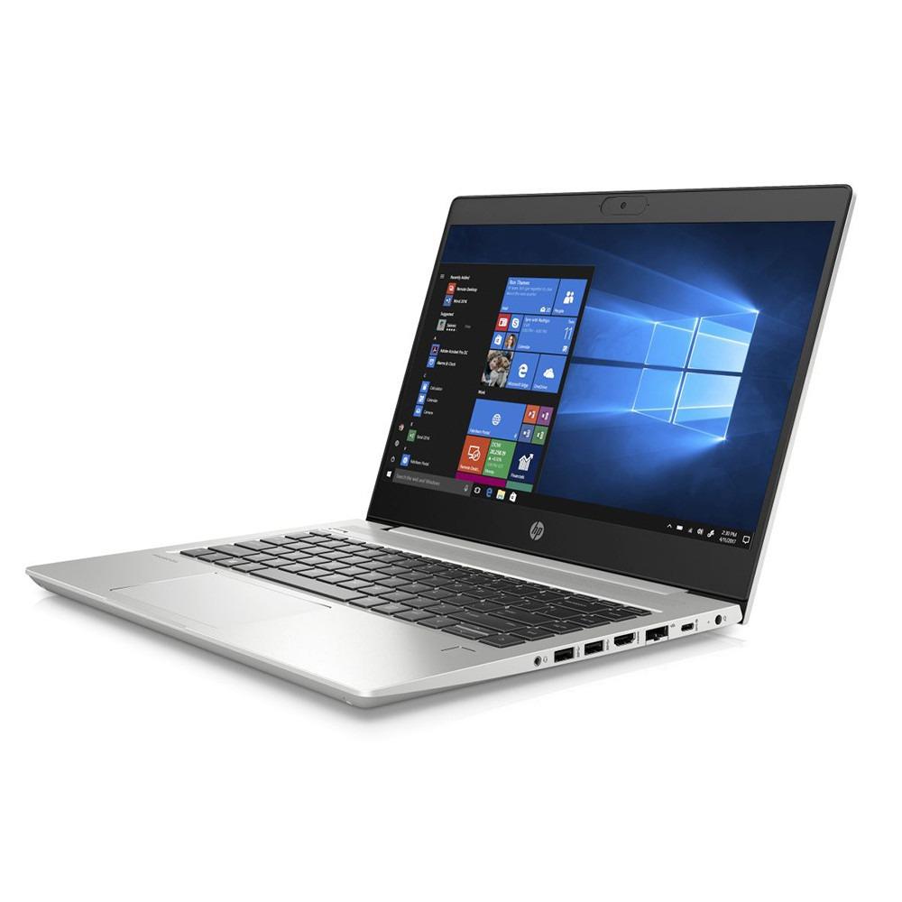 Un ordinateur portable HP argenté avec l'écran ouvert, affichant Windows.