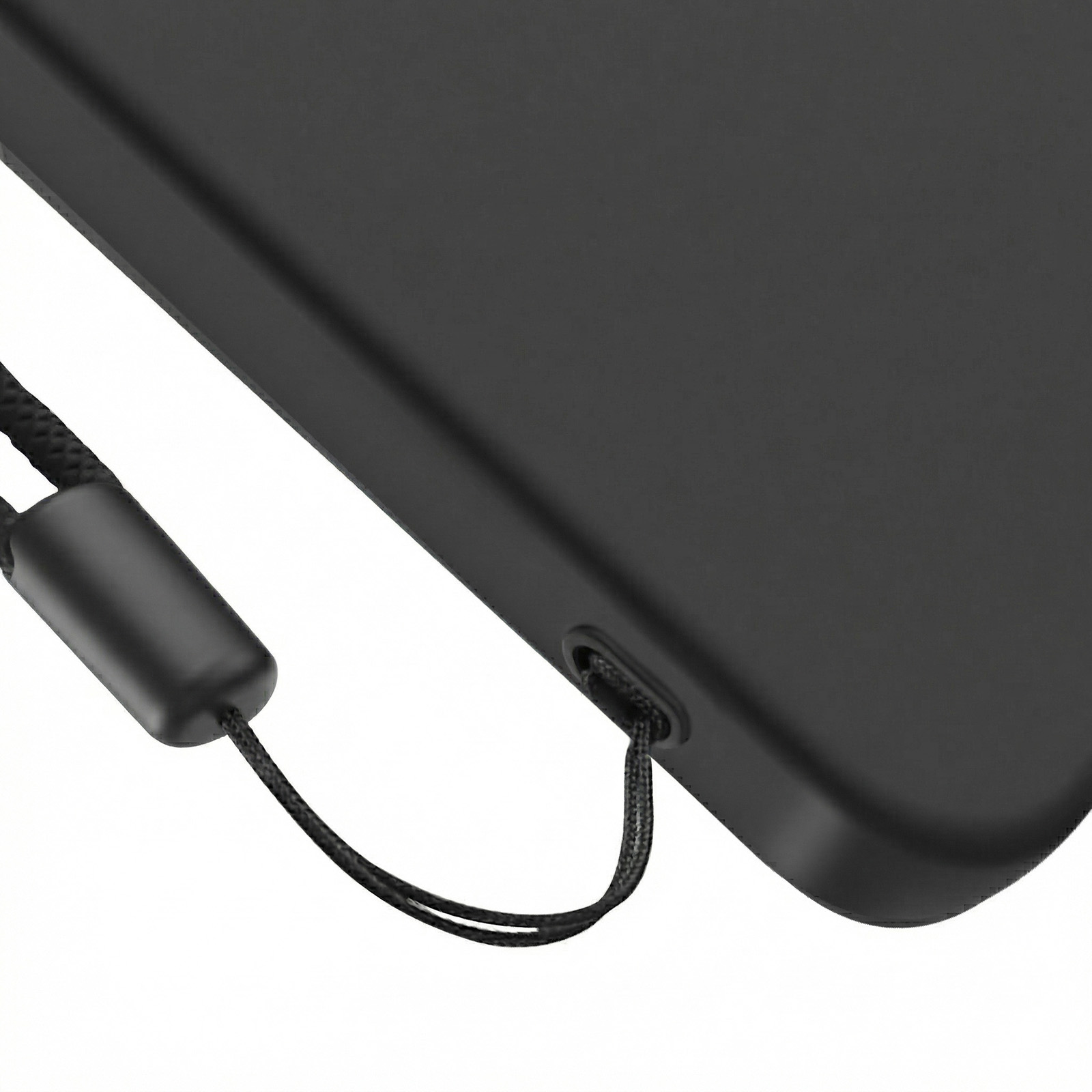 Gros plan d'une coque de téléphone noire avec une dragonne noire passant par une ouverture.