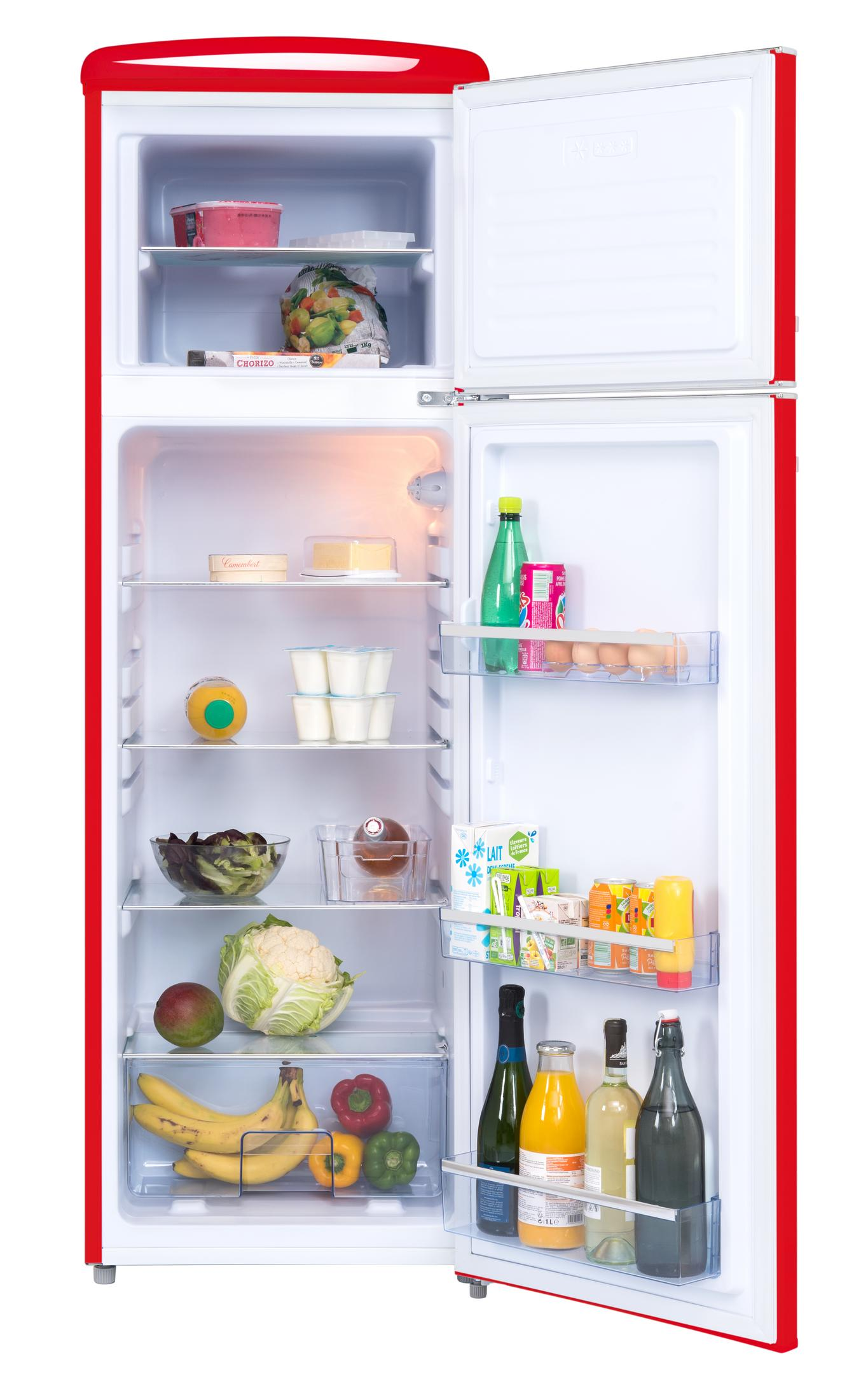 Ein offener roter Kühlschrank voller Lebensmittel wie Obst, Gemüse, Eier und Getränke.