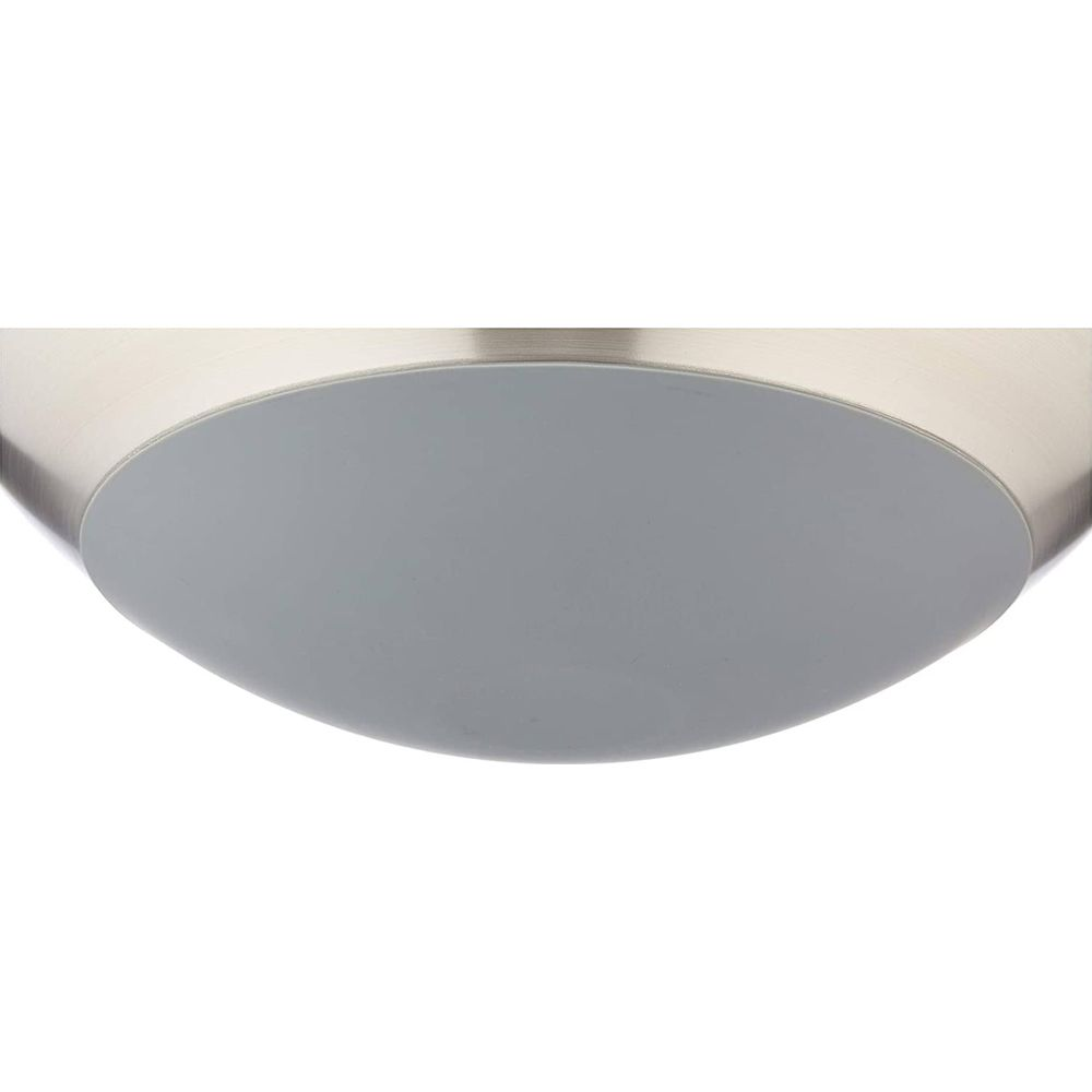 Vista ravvicinata di un infisso in metallo spazzolato con inserto circolare grigio.