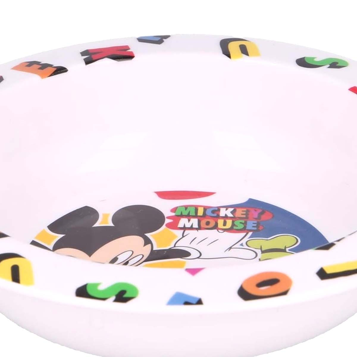 Una ciotola bianca con Topolino e lettere e forme colorate.