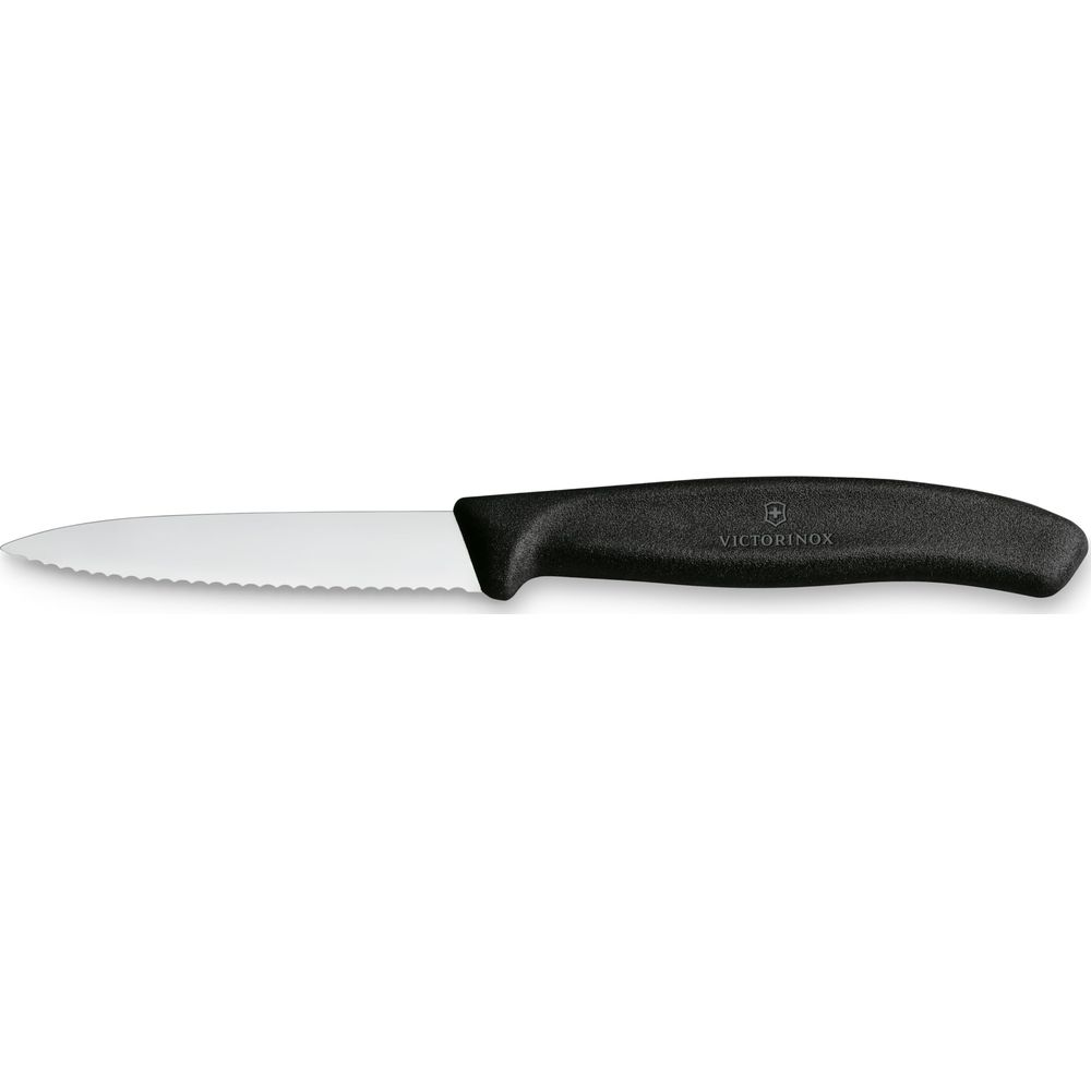 Ein schwarzes Messer mit gezackter Klinge und silbernem Griff