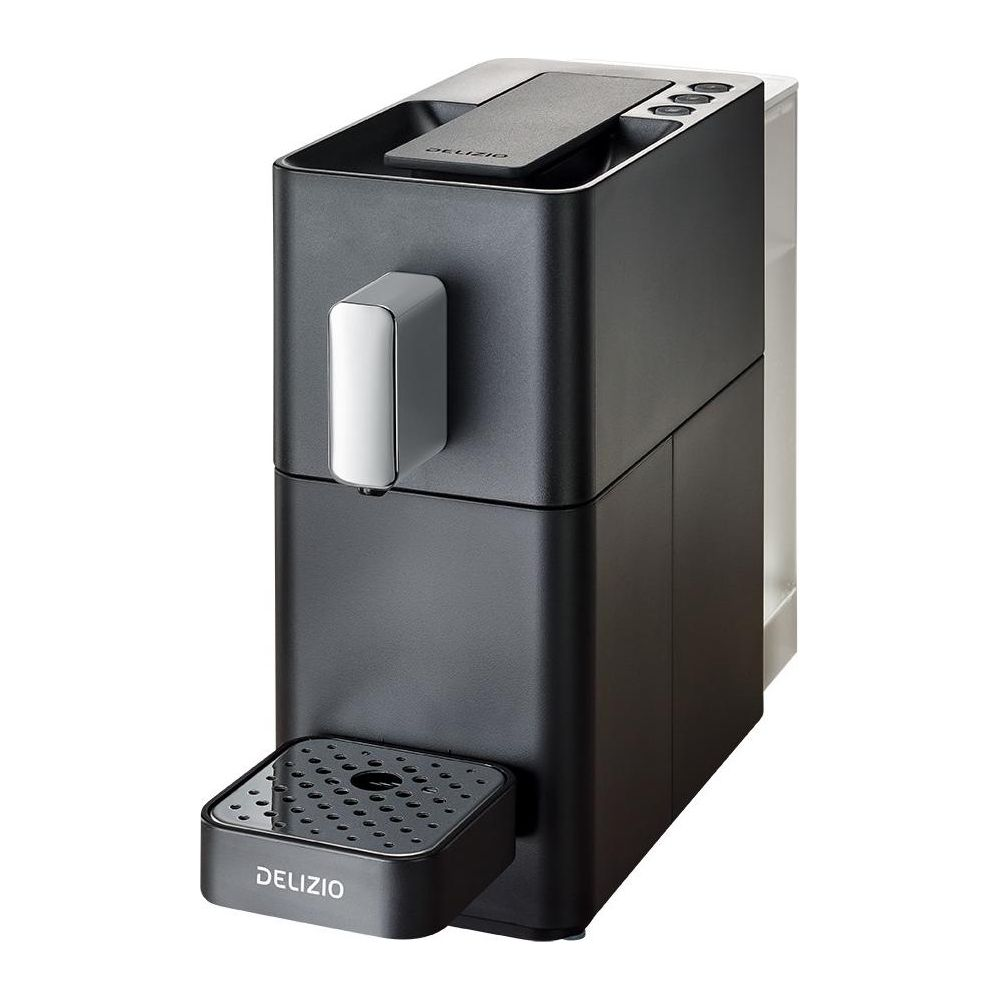 Una macchina da caffè nera con leva argentata e vaschetta raccogligocce.