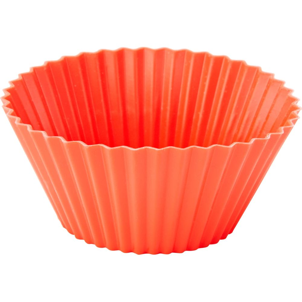 Un seul moule à muffin en silicone orange-rouge plissé.