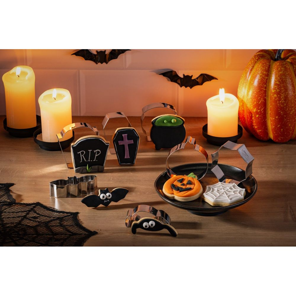 Halloween-Keksausstecher: Grabstein, Kessel, Kürbis, Spinne, Fledermaus.