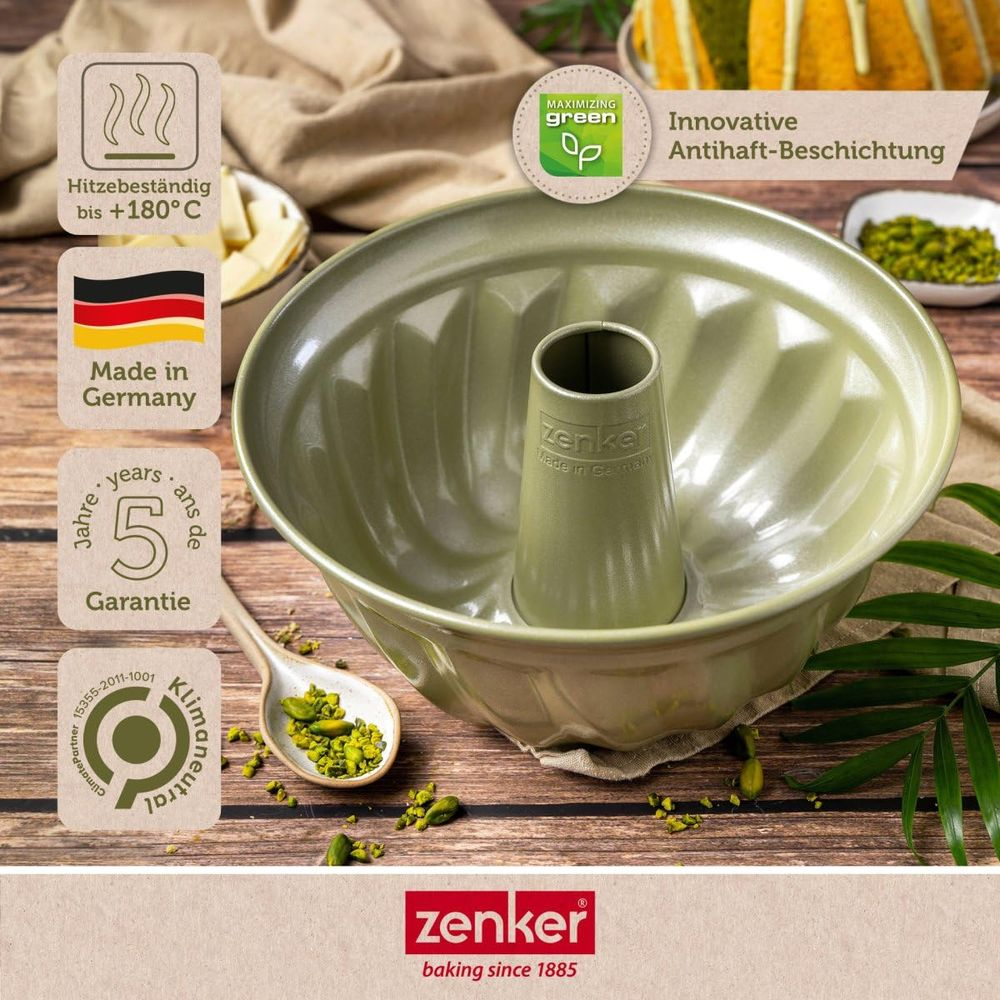 Grüne Gugelhupfform mit "Made in Germany" und "5 Jahre Garantie" Siegeln.