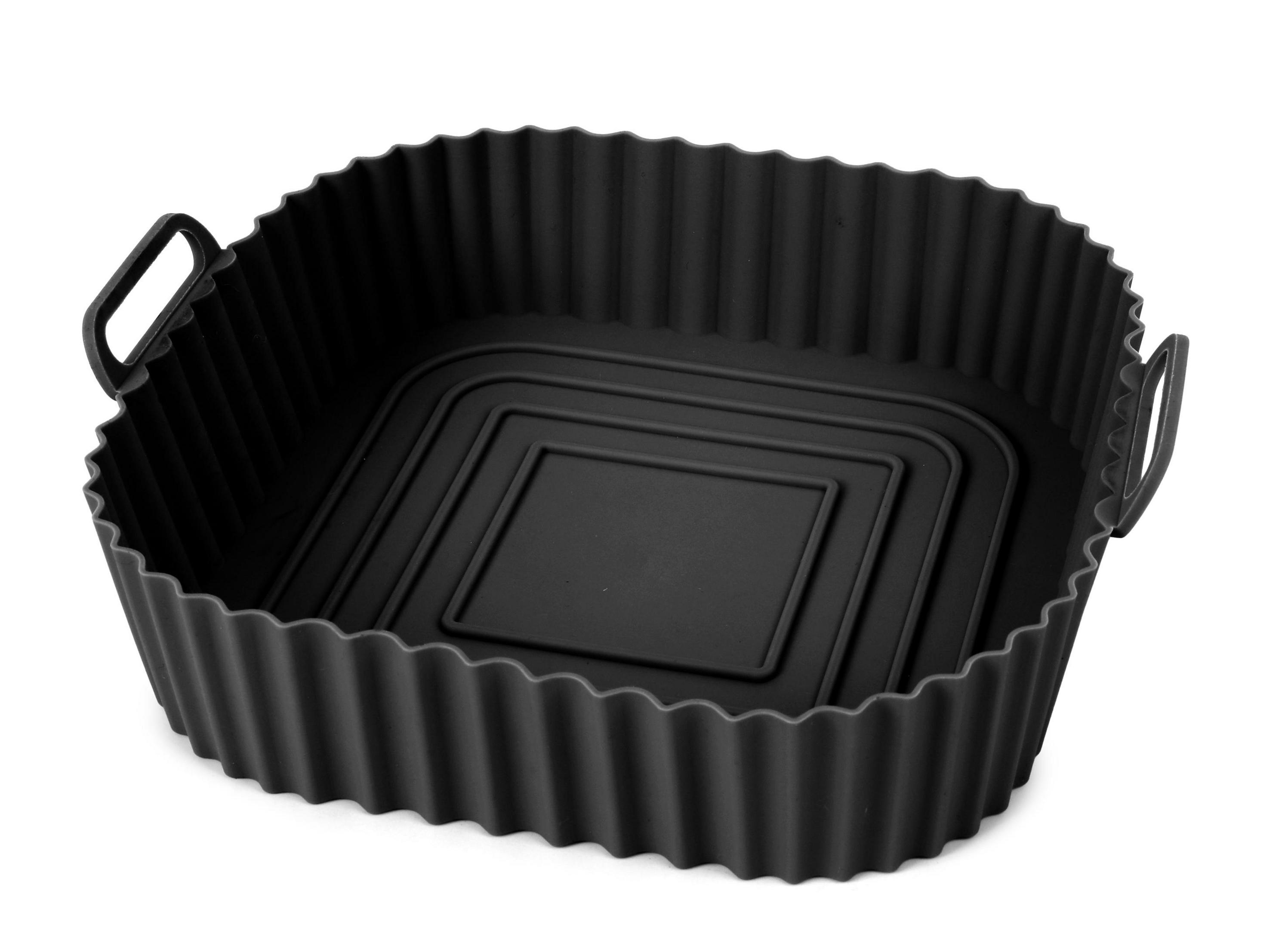 Ein schwarzer, rechteckiger Silikon-Airfryer-Einsatz mit gerippten Seiten und Griffen.
