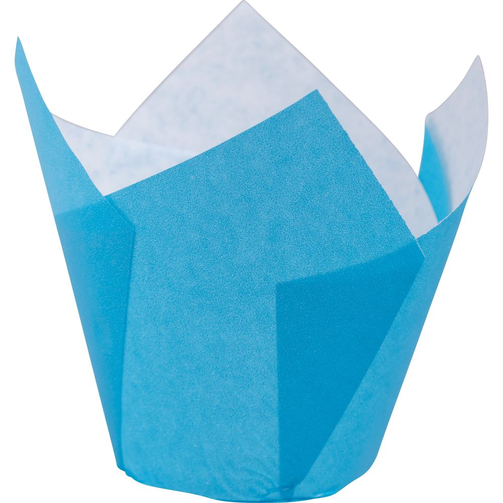 Un seul caissette à muffin en papier bleu en forme de tulipe, sur fond blanc.