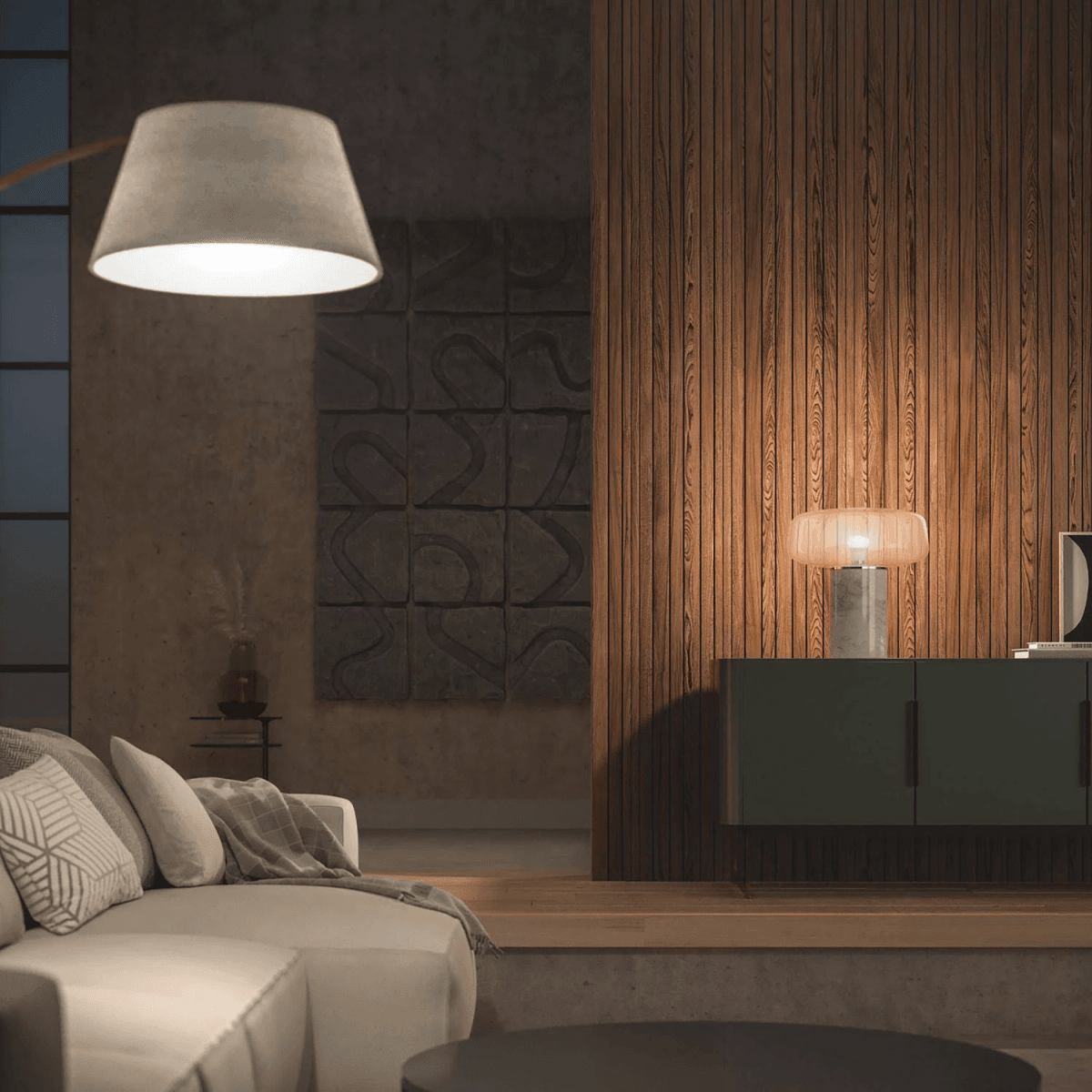 Ein modernes Wohnzimmer mit Sofa, Lampe und Holzwand.