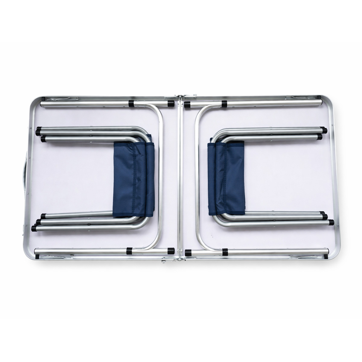 Mesa de camping plegada de aluminio con asientos azules, vista desde arriba.