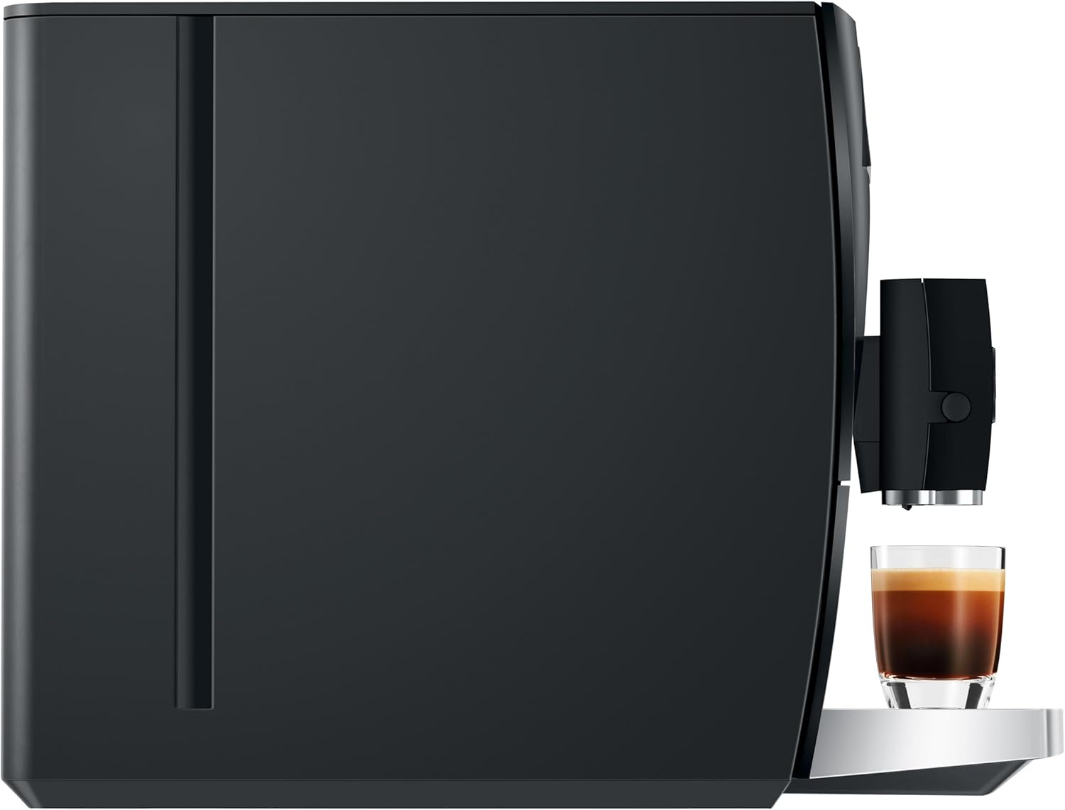 Macchina da caffè nera con un bicchiere di espresso su un vassoio raccogligocce.