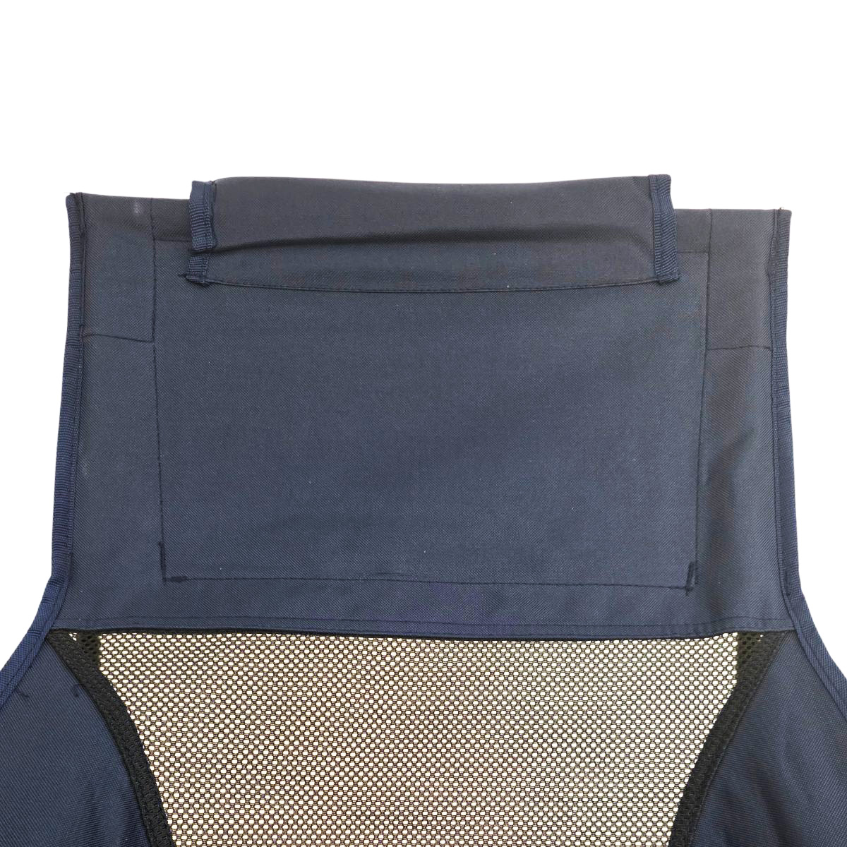Sección de chaleco azul oscuro con malla y cuello acolchado.