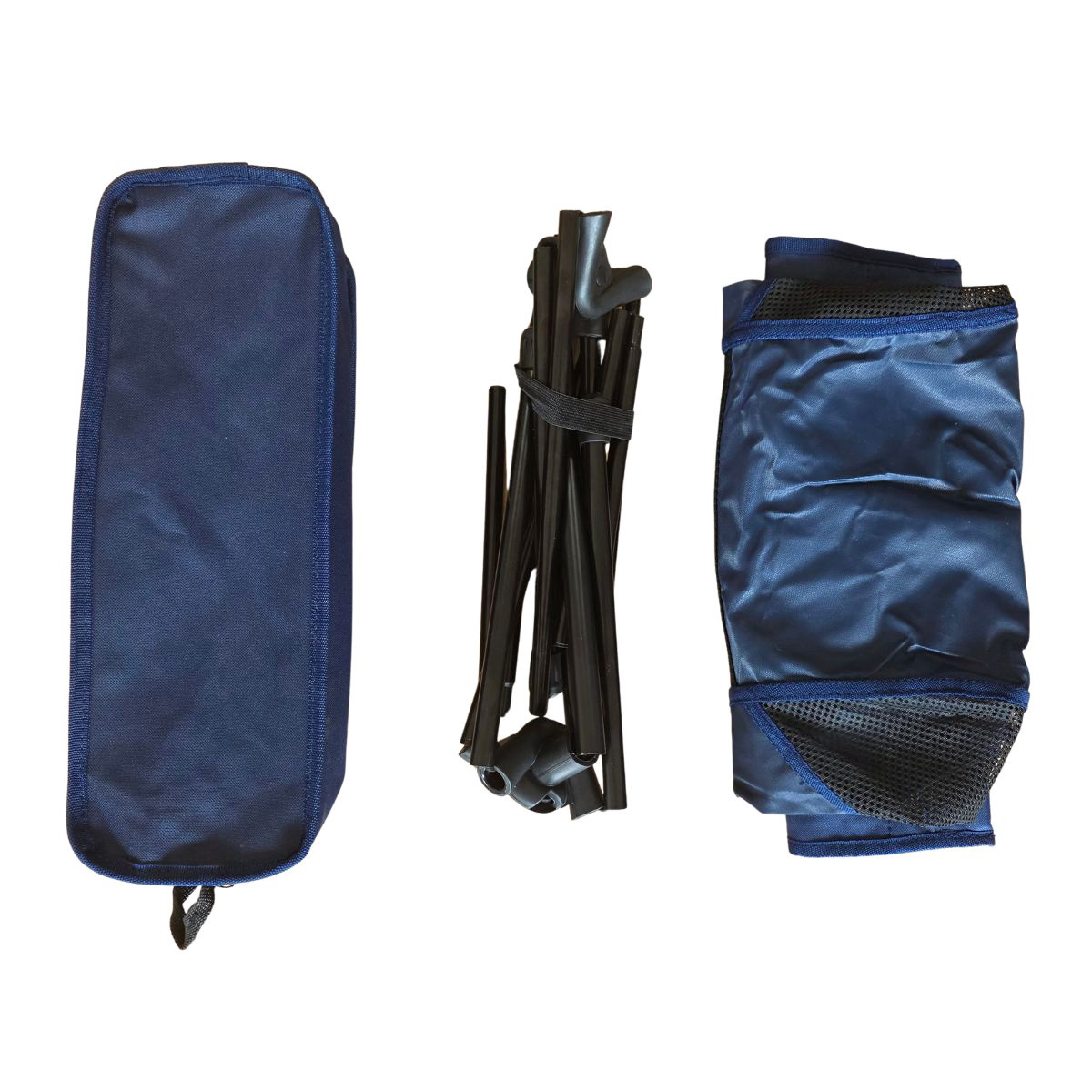 Bolsa azul, patas de metal negras plegadas y tela azul con malla.