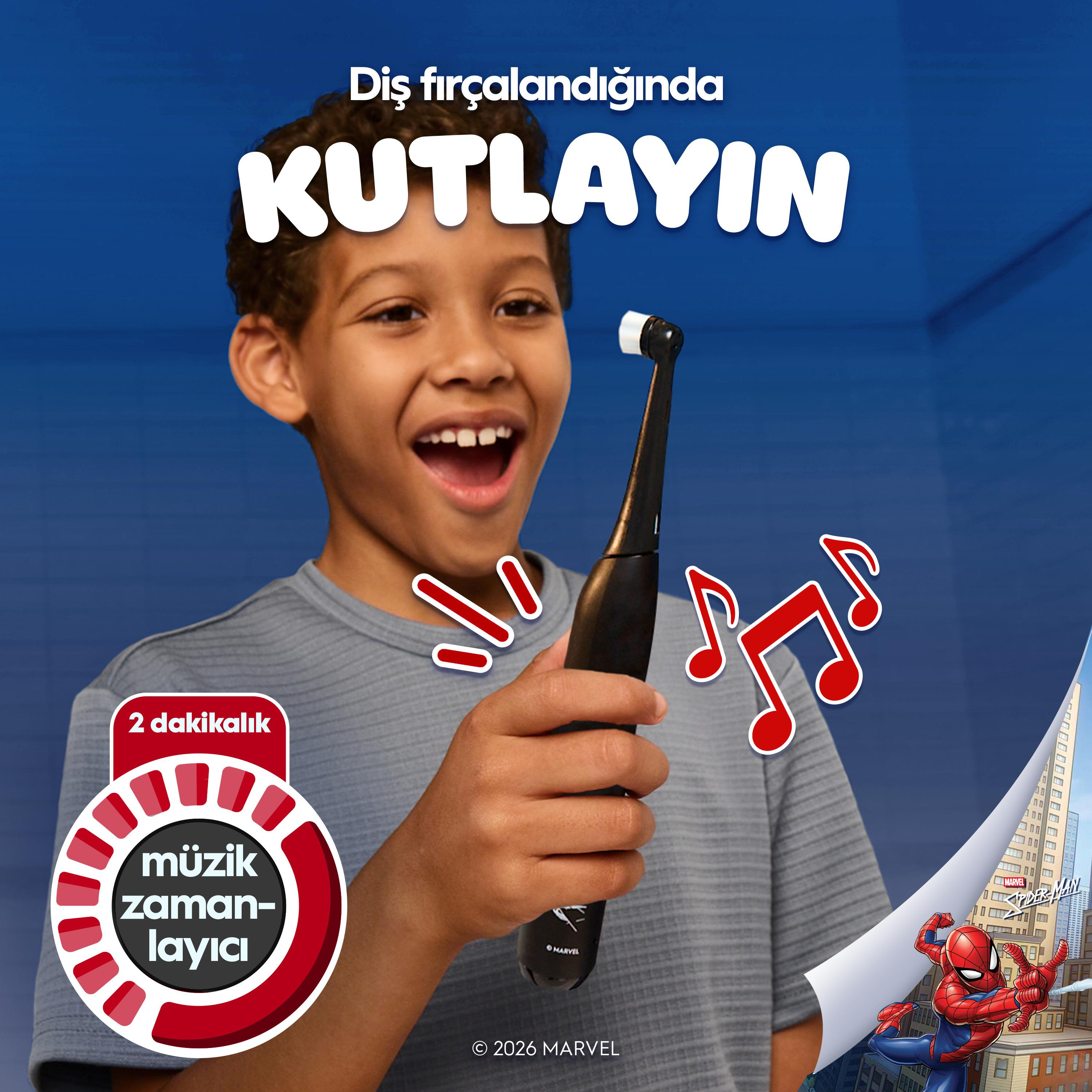Bir çocuk diş fırçası tutuyor. Müzik notaları görünüyor.