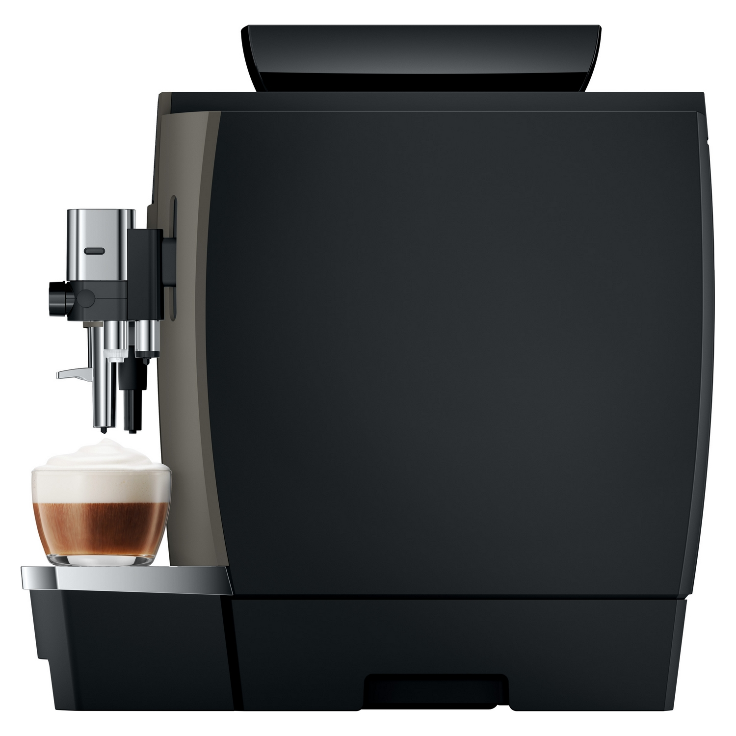 Macchina da caffè con bicchiere contenente un cappuccino con schiuma.