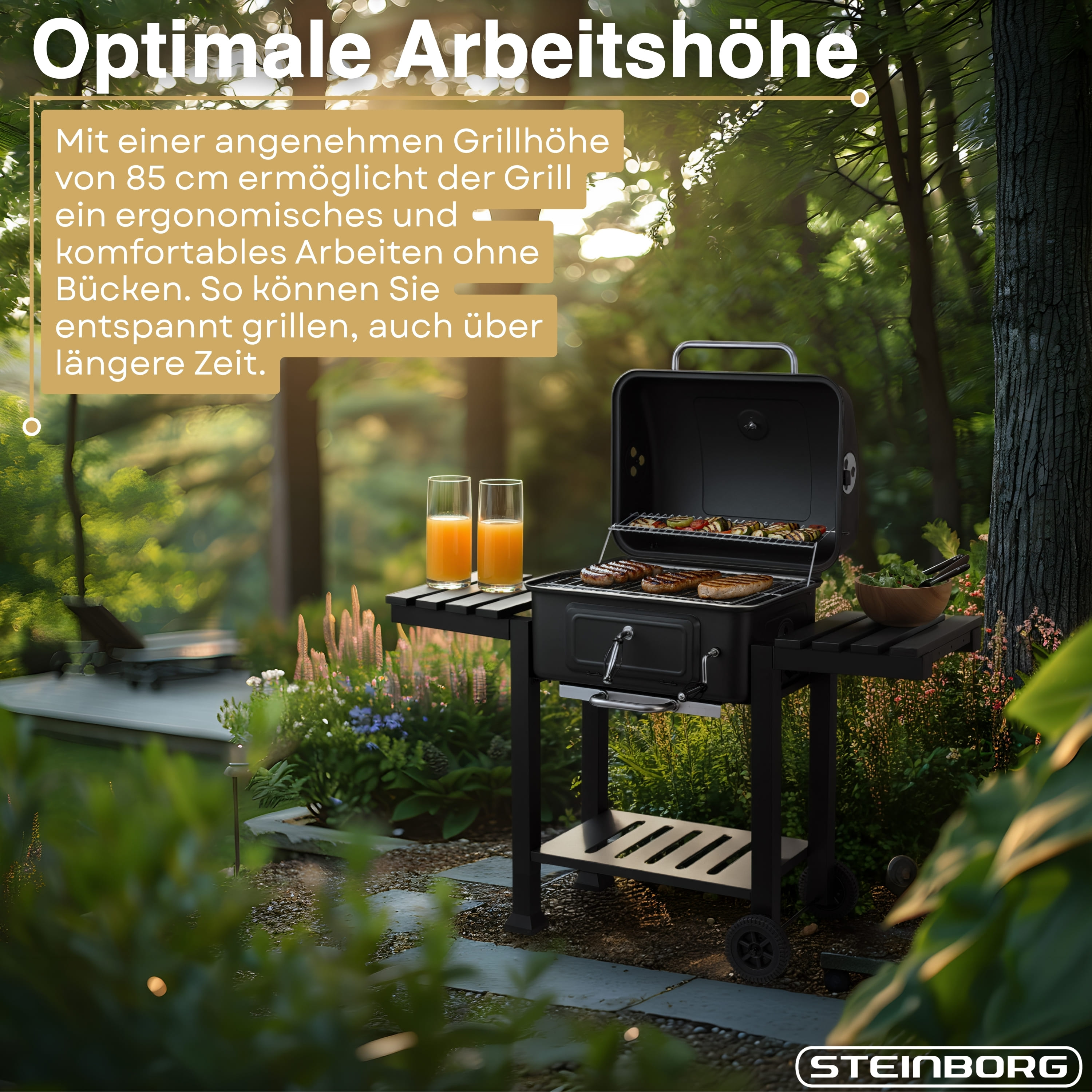 Ein Grill mit zwei Gläsern Saft und einer Schüssel Salat im Garten.