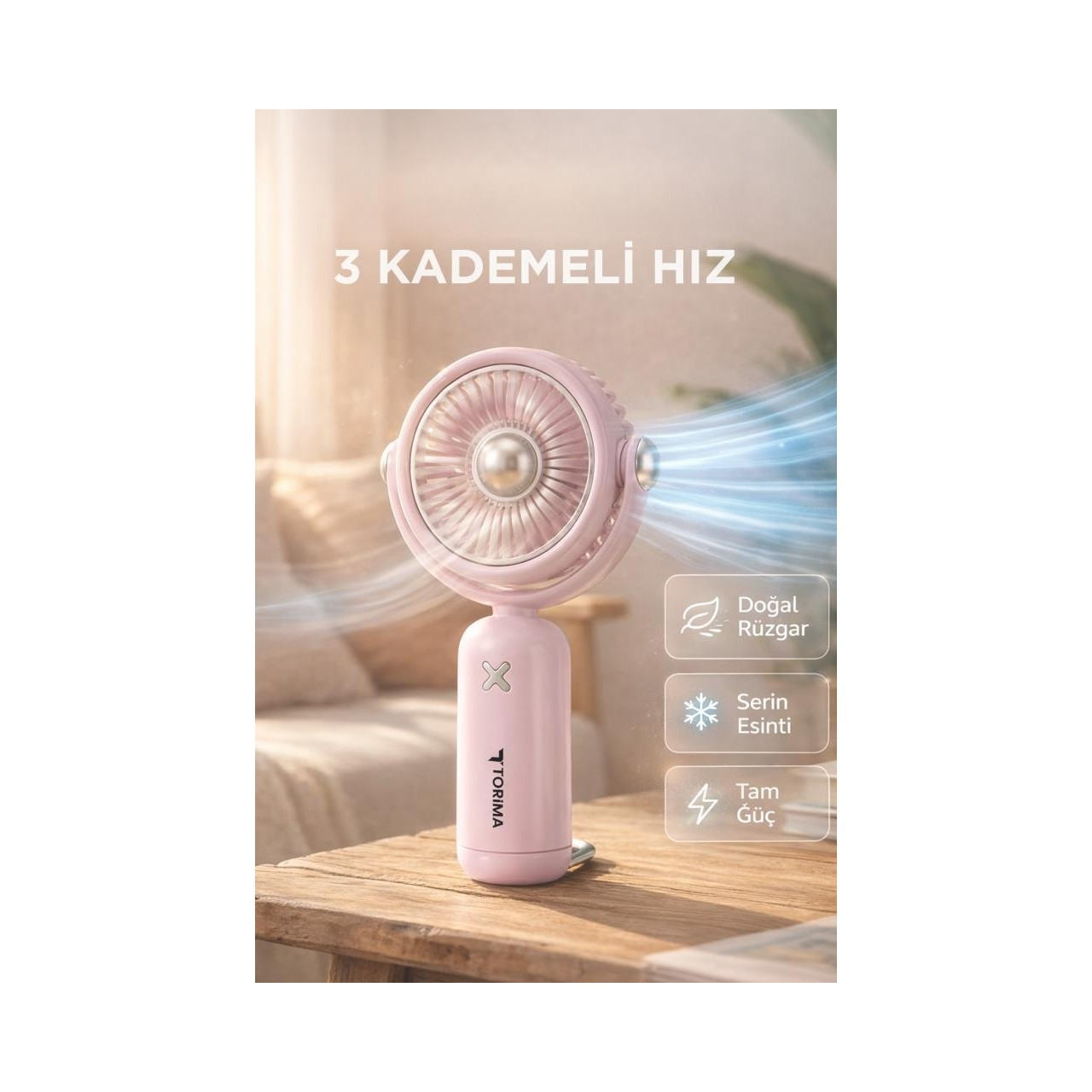 Ahşap bir masanın üzerine yerleştirilmiş, üç kademeli küçük pembe bir vantilatör.