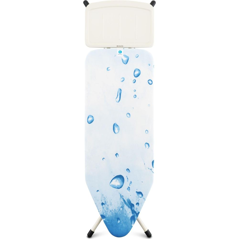 Une planche à repasser avec une housse blanche ornée de gouttes d'eau bleues.