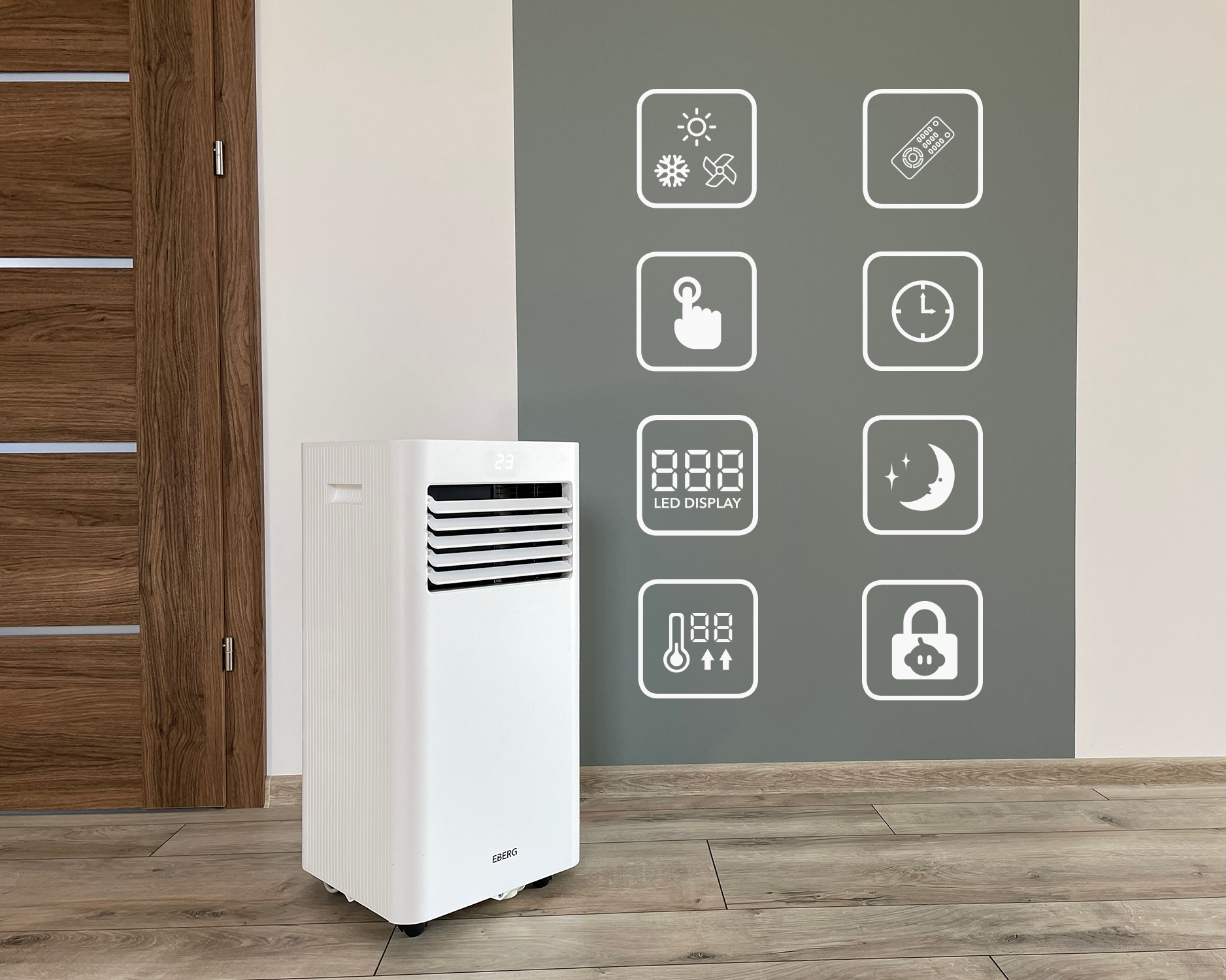 Biała przenośna klimatyzacja stoi obok drewnianych drzwi.