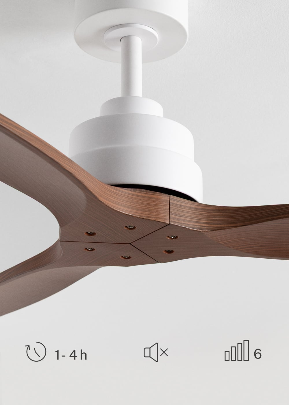 Ventilador de techo blanco moderno con aspas de madera, iconos de temporizador.