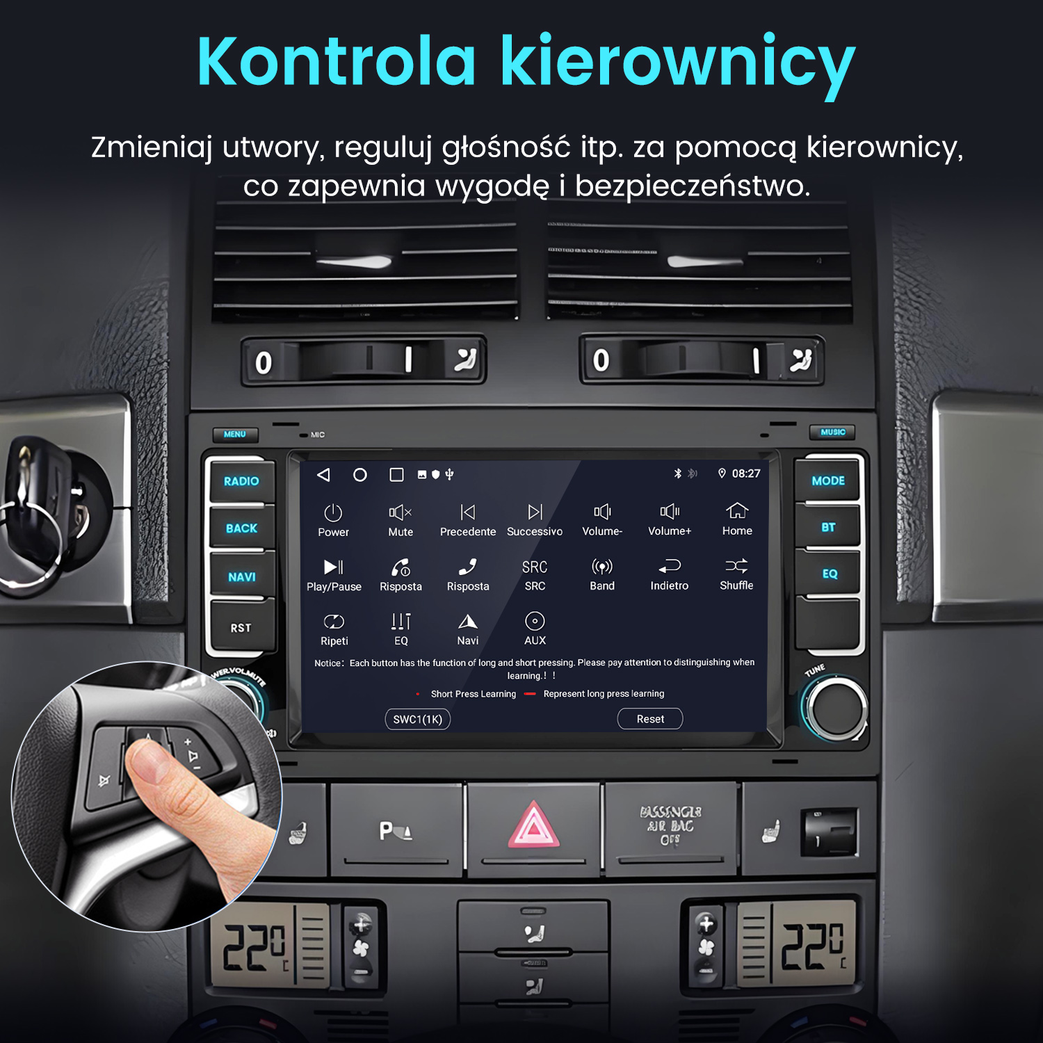 Zbliżenie palca naciskającego przycisk na kierownicy samochodu, z ekranem multimedialnym w tle.