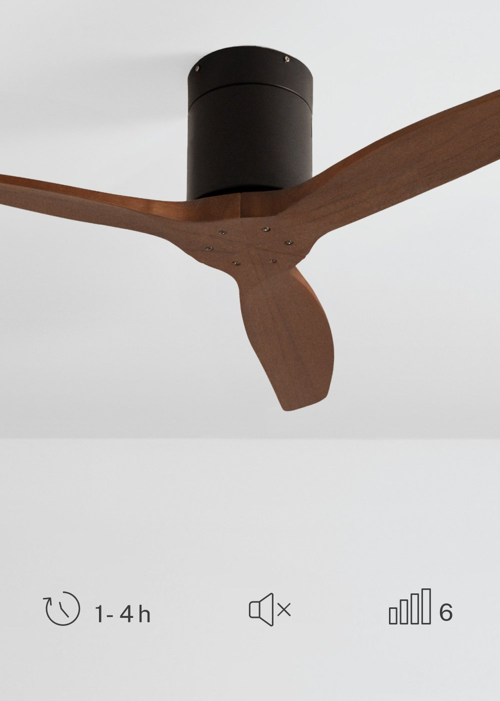 Ventilador de techo con tres aspas de madera y carcasa negra. Temporizador 1-4h.