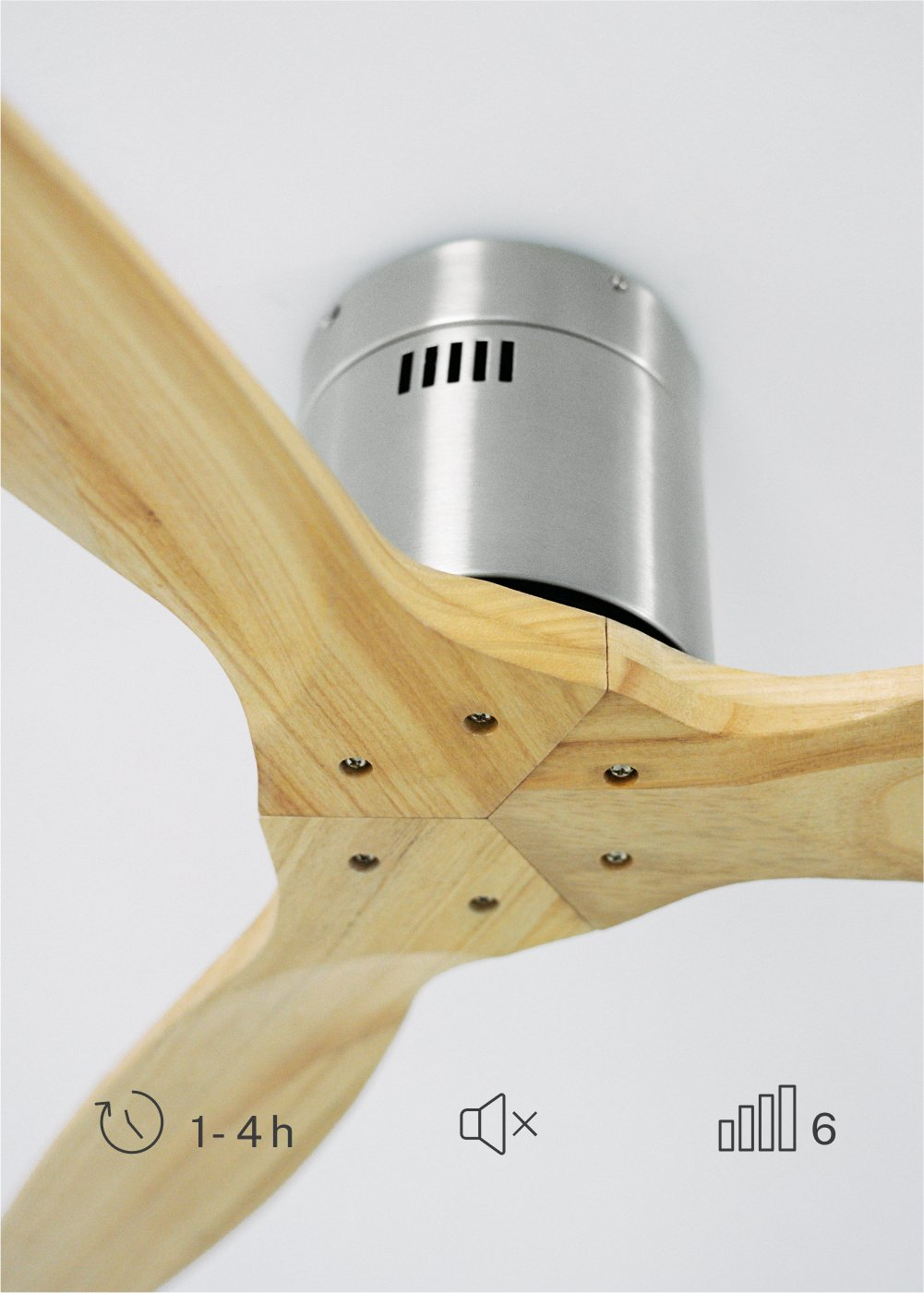 Ventilador de techo de madera con motor plateado e icono de temporizador.