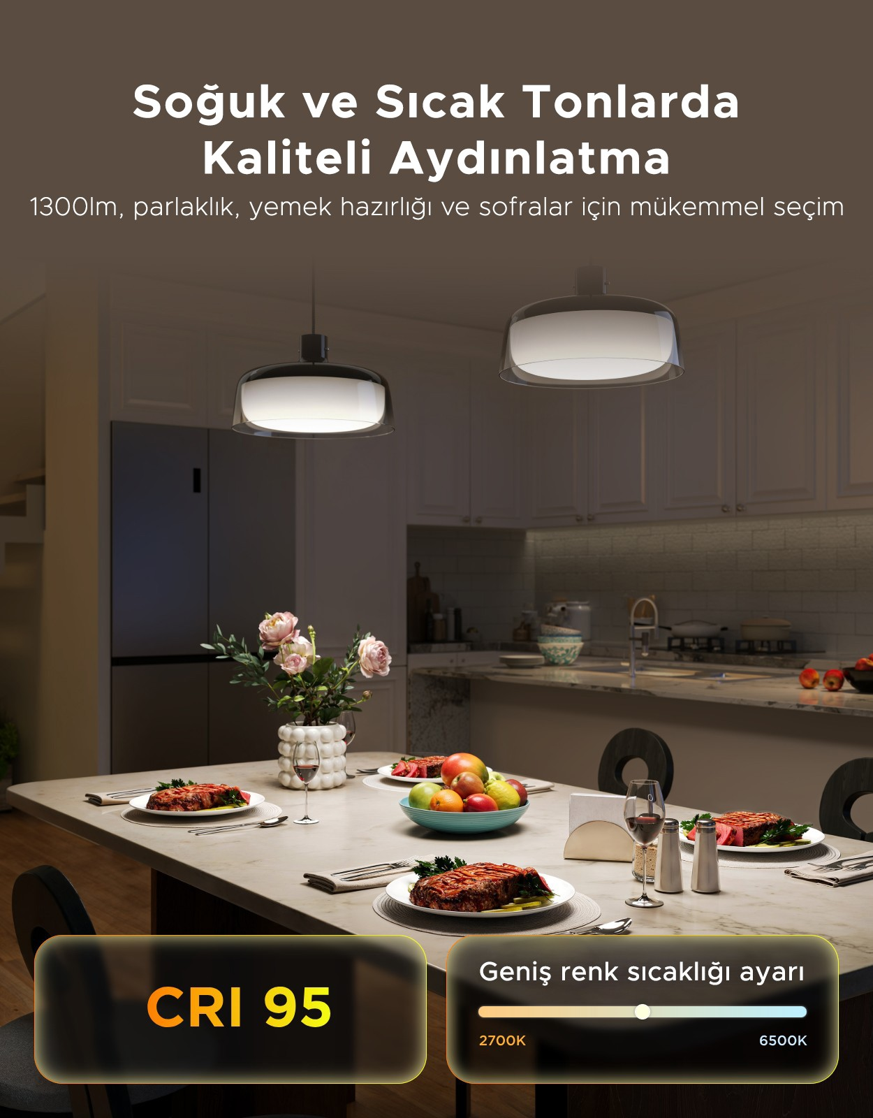 Mutfakta sarkıt lambalar altında, biftekler, meyve ve çiçeklerle donatılmış yemek masası.