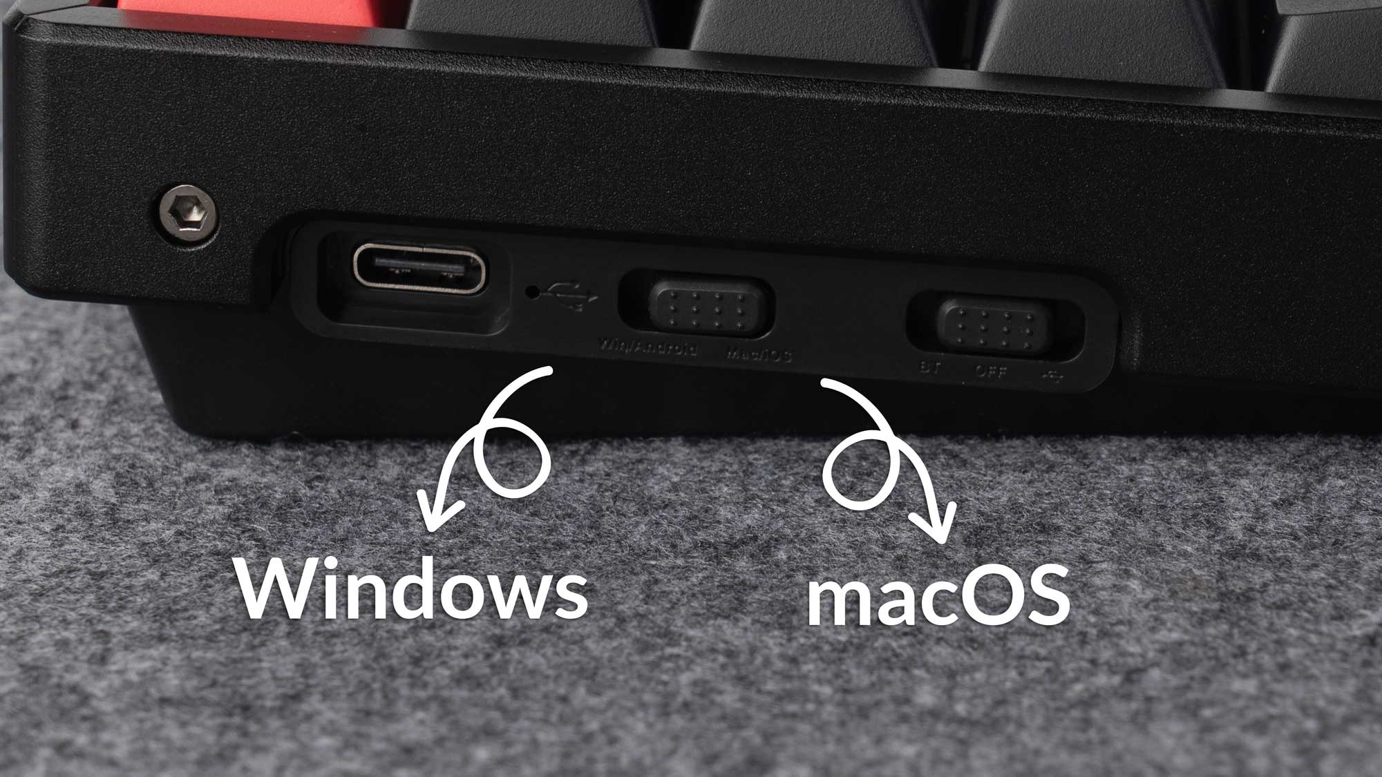 Zbliżenie na bok czarnej klawiatury, pokazujące port USB-C i przełączniki systemu operacyjnego.