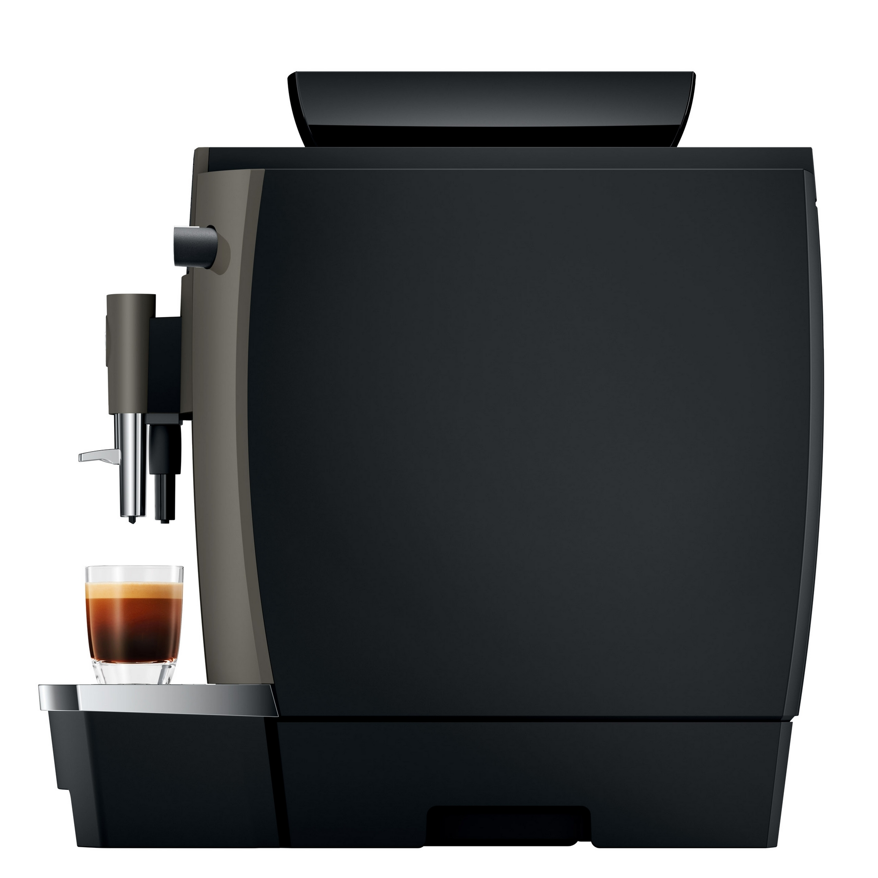 Ekspres do kawy ze szklanką espresso na tacce ociekowej.