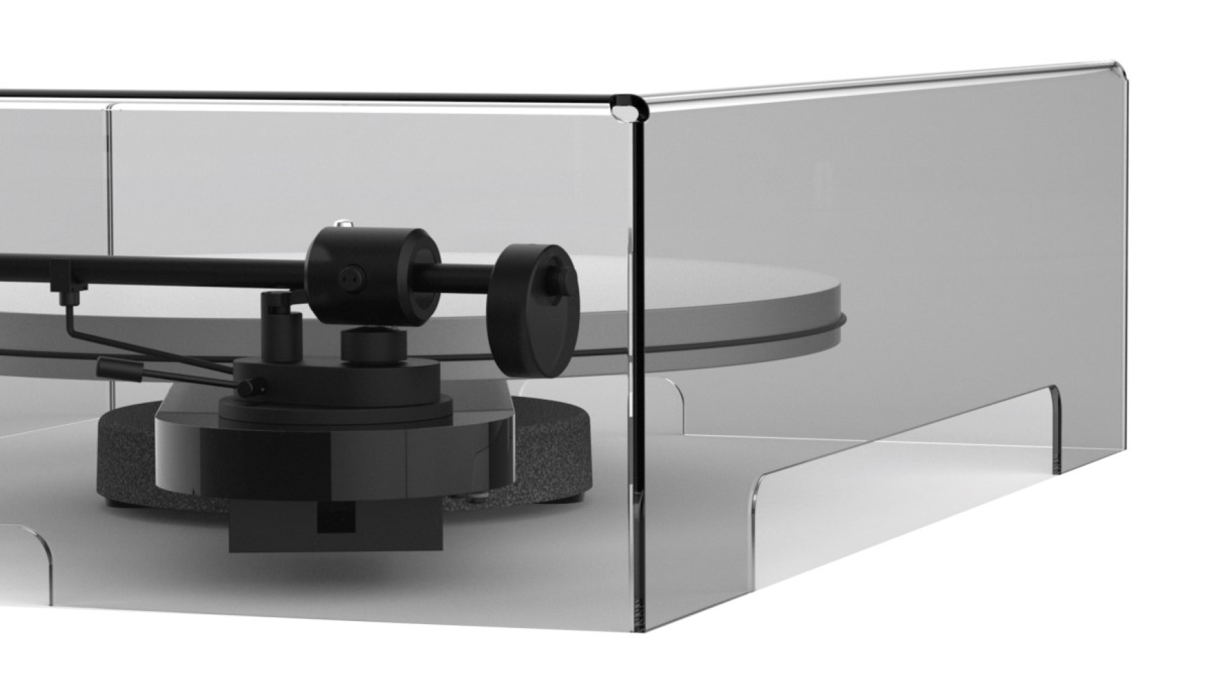 Czarny metalowy ramię gramofonu nad talerzem pod przezroczystą osłoną.