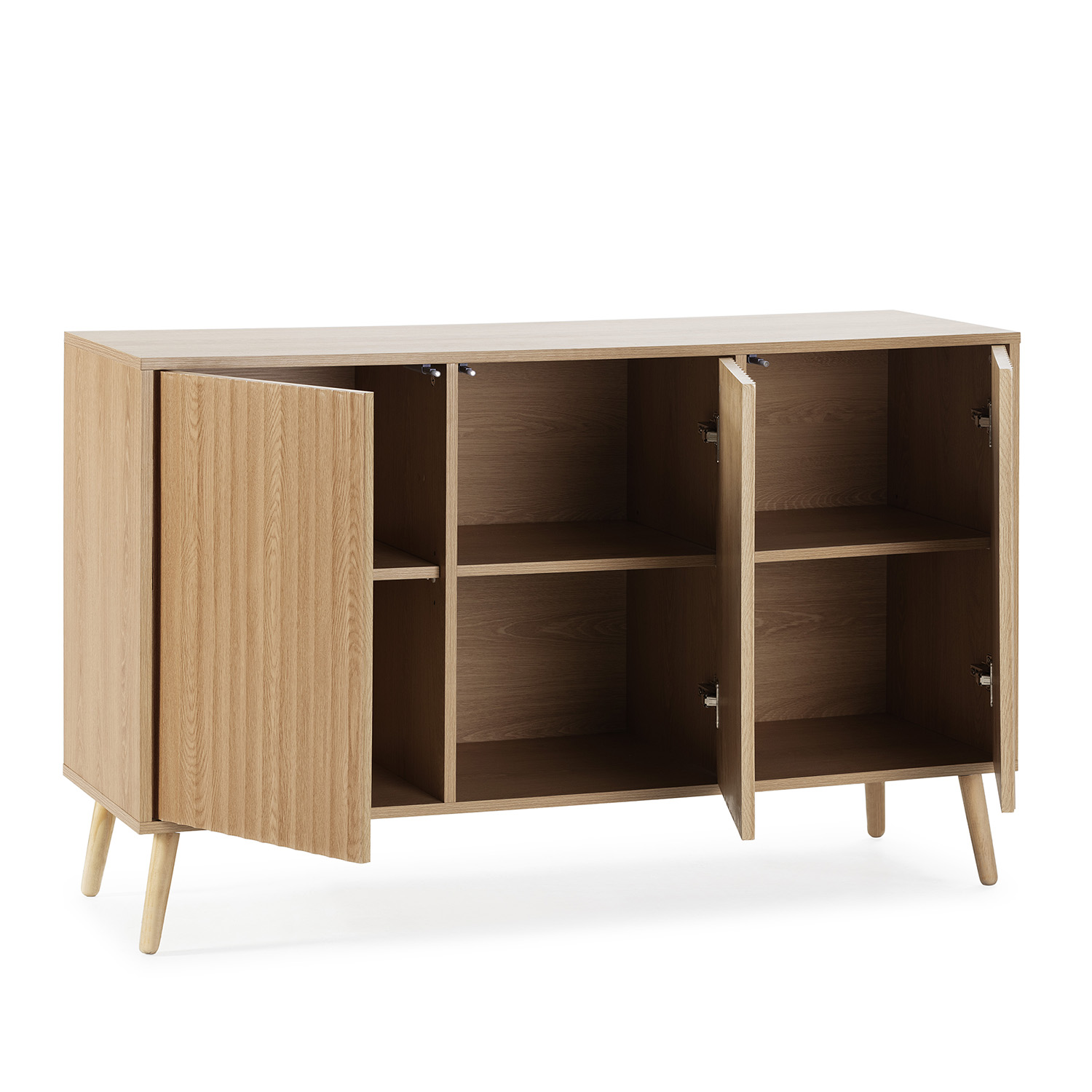 Un aparador de madera marrón claro con tres puertas y cuatro patas anguladas.