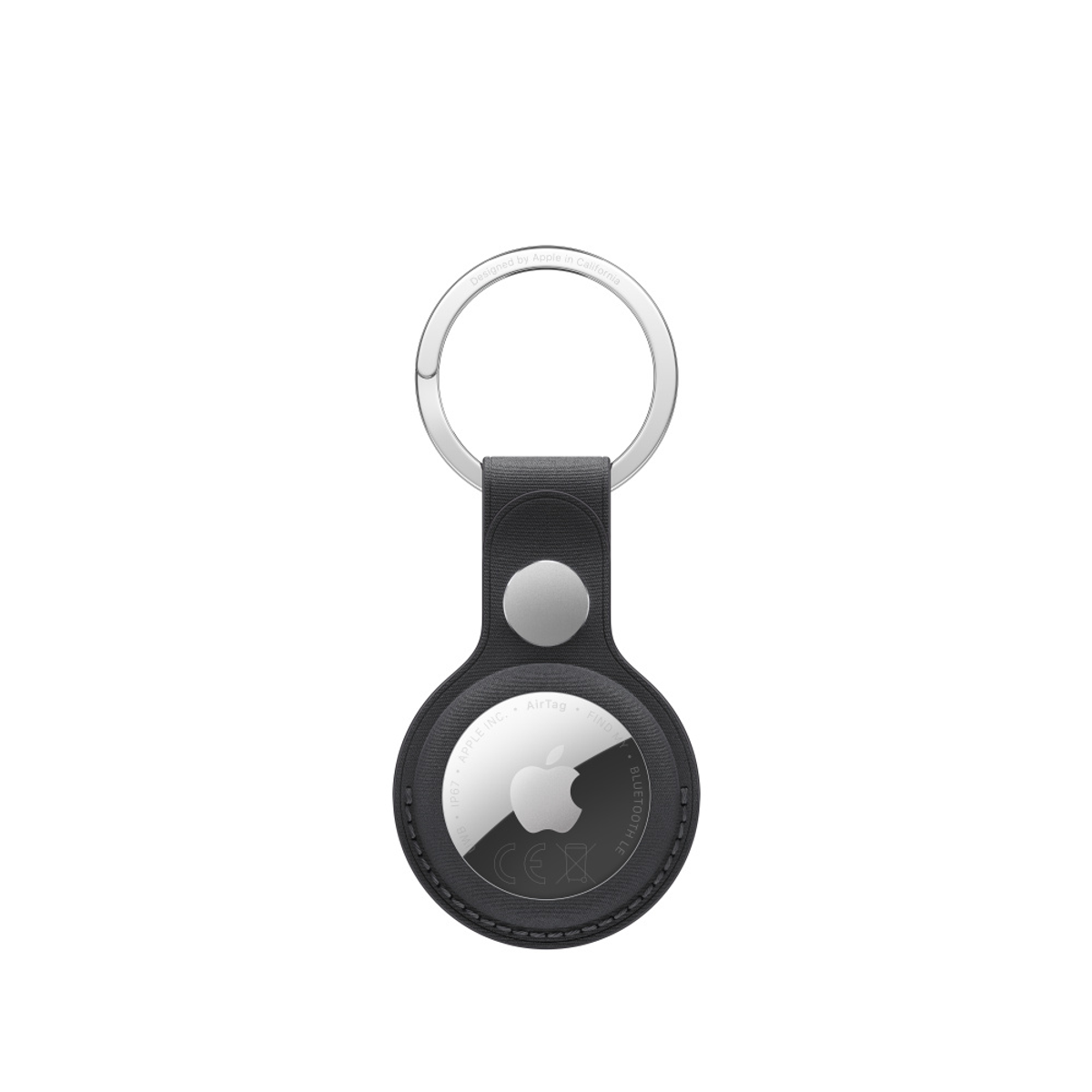 Un portachiavi in pelle nera con un Apple AirTag argentato.
