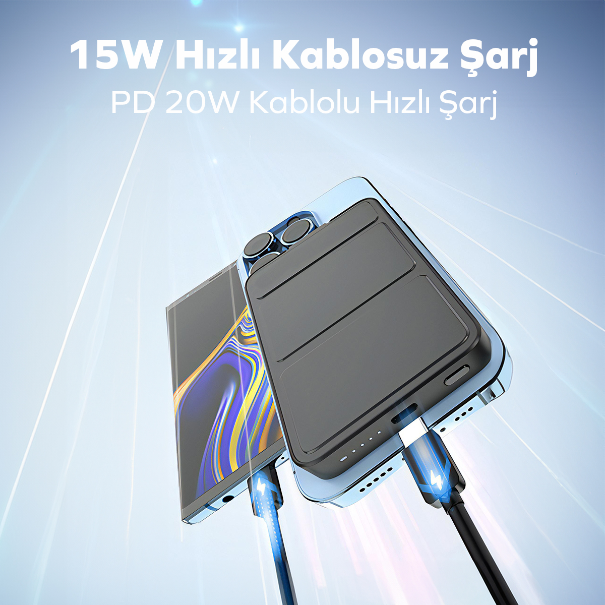Bir akıllı telefon, powerbank'e bağlı bir kabloyla şarj oluyor. Işık efektleri.