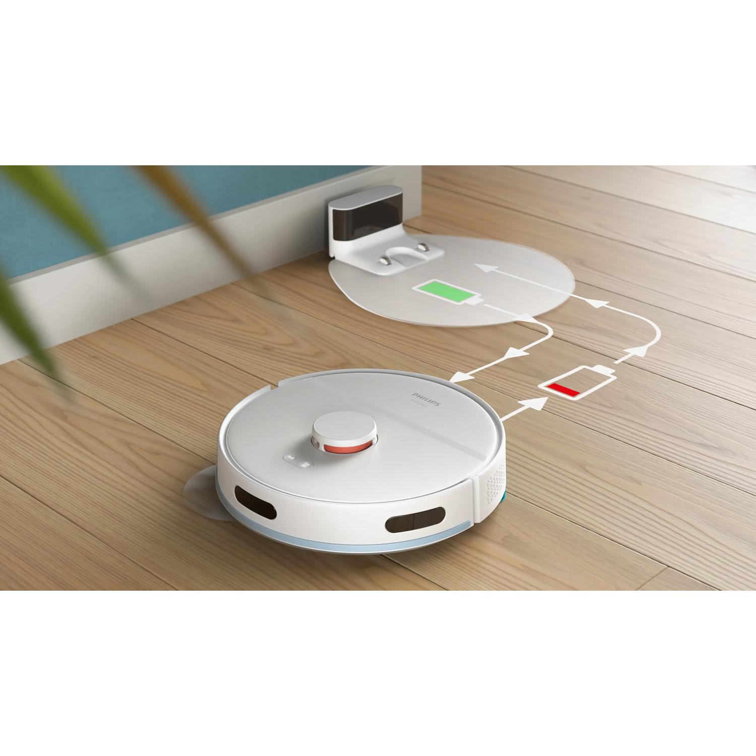 Ein weißer Saugroboter lädt an einer Ladestation, mit Batterieanzeigen.