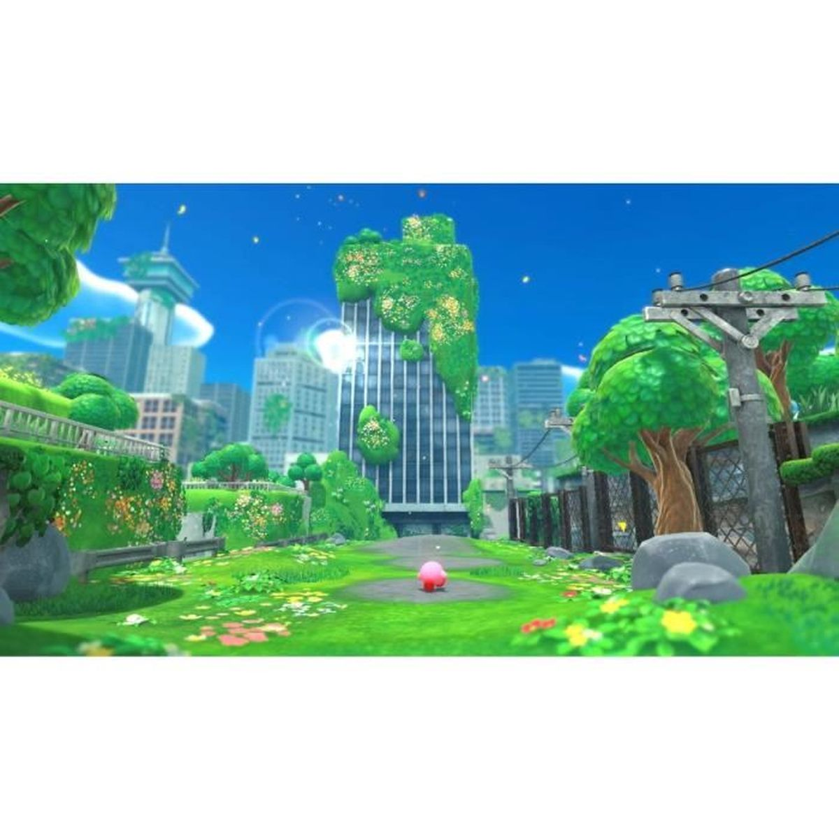 Kirby está en un campo ante un rascacielos cubierto de plantas en una ciudad.