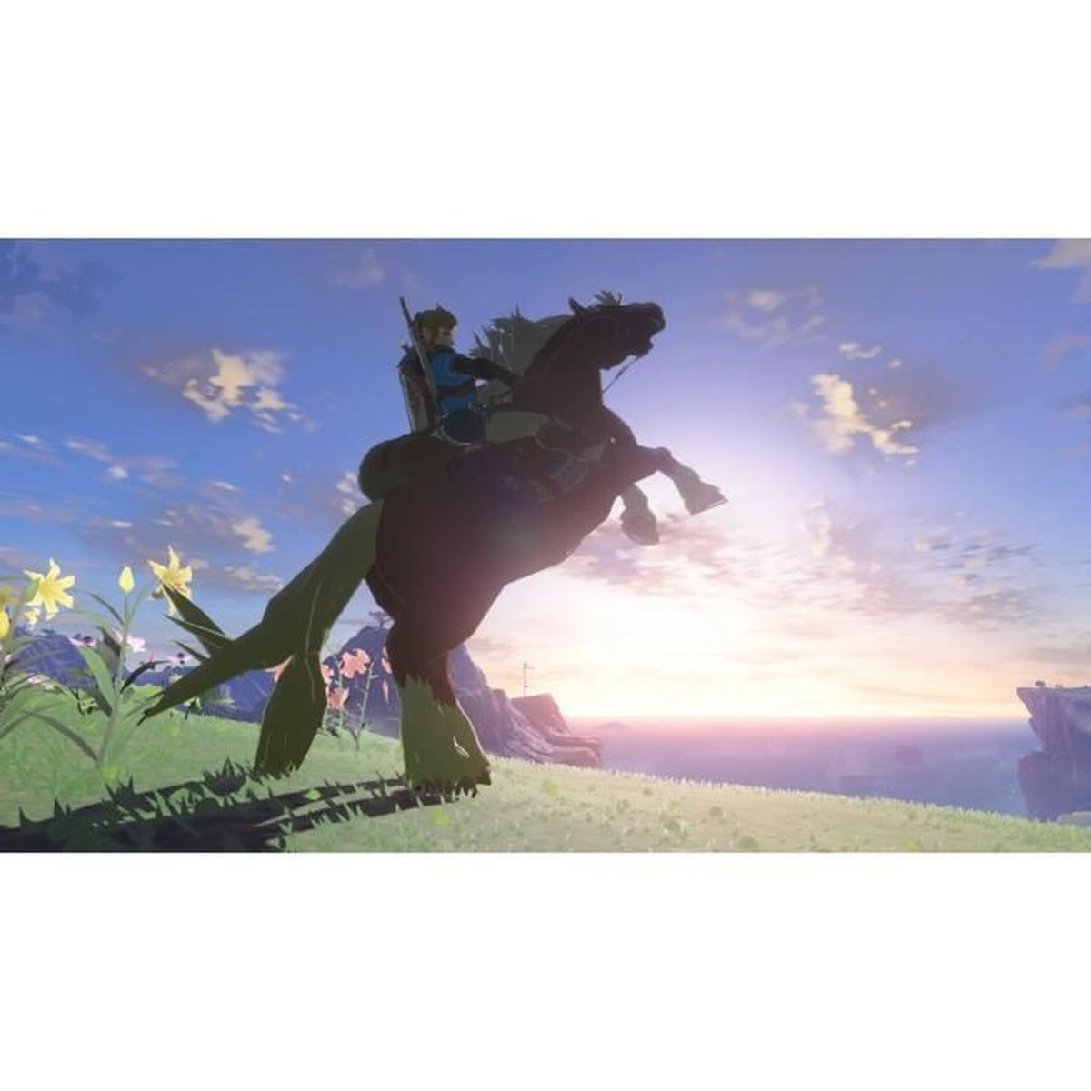 Link cavalca un cavallo che si impenna contro un cielo soleggiato con nuvole.