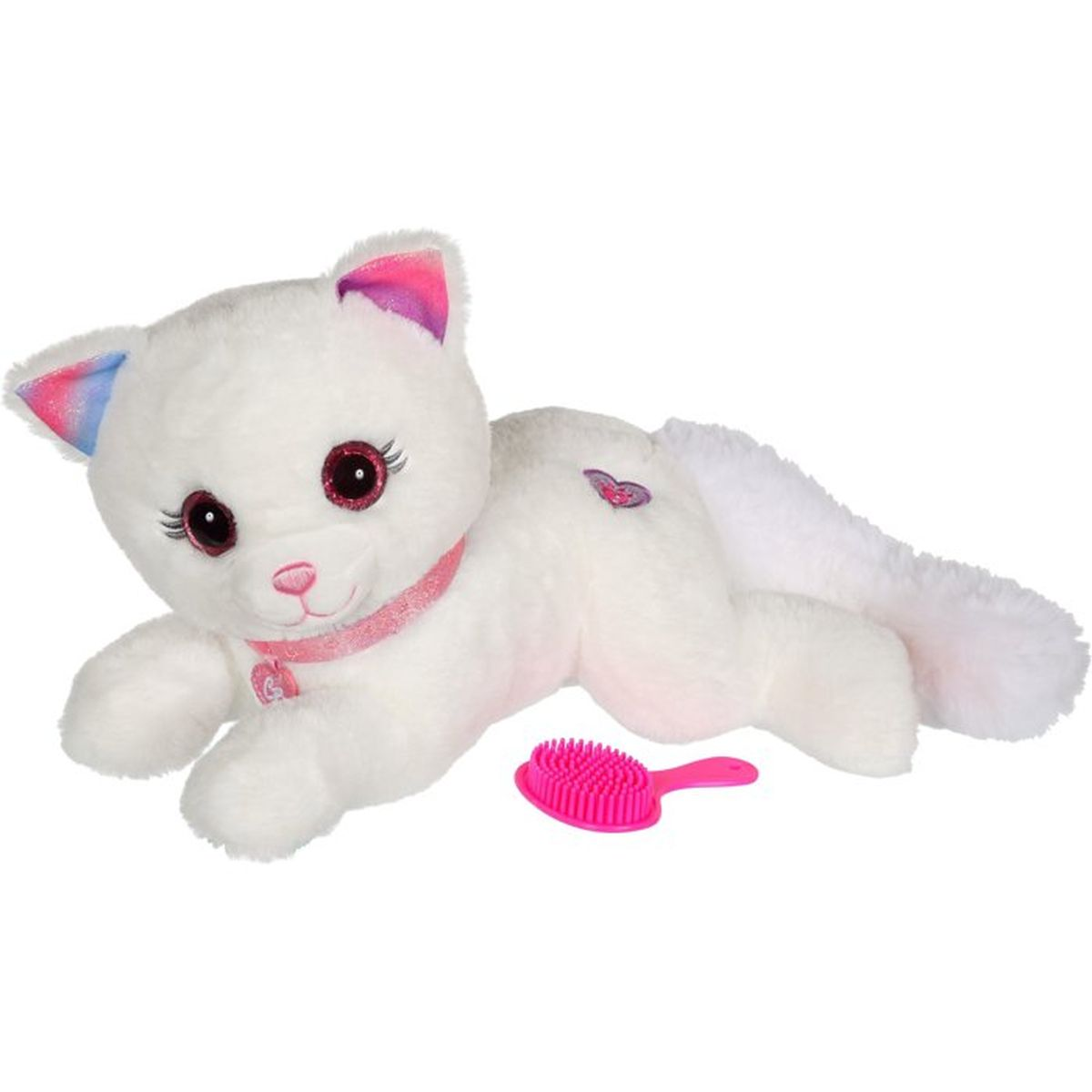 Eine weiße Plüschkatze mit rosa Halsband und Glitzerohren liegt mit einer rosa Bürste.