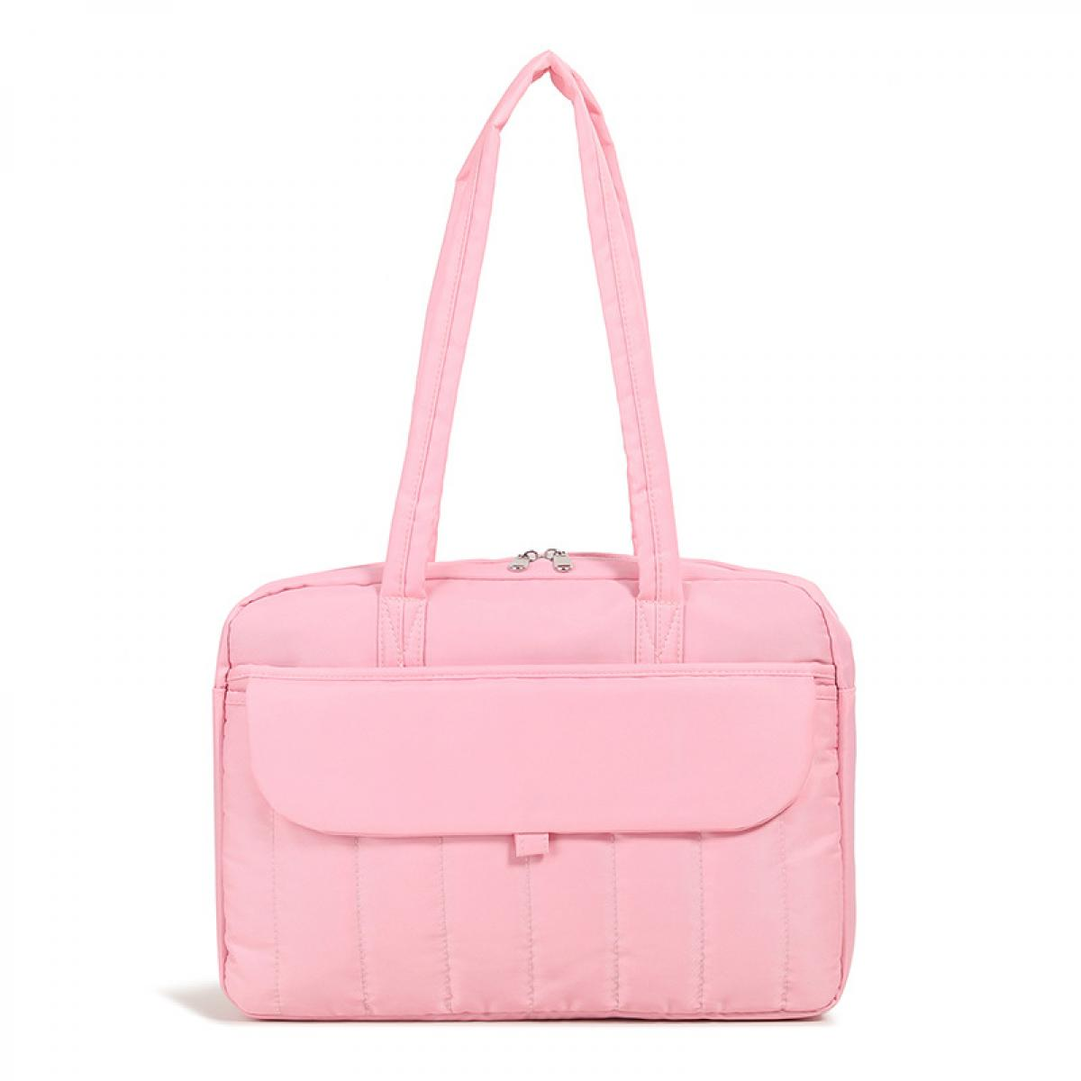 Eine gesteppte, rosafarbene Tasche mit zwei Henkeln und einer Fronttasche.