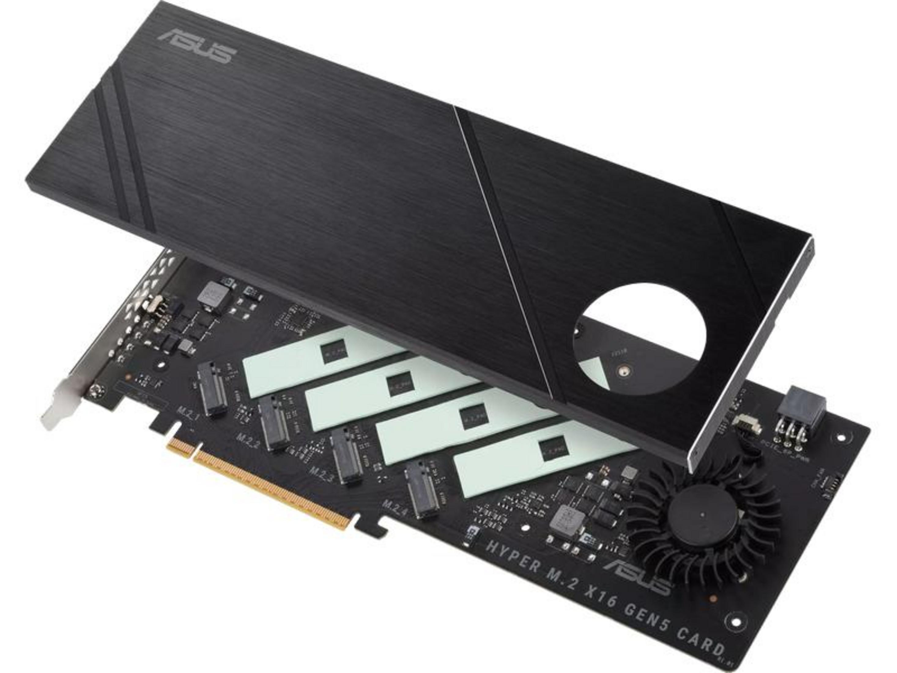 Una scheda ASUS Hyper M.2 X16 Gen5 nera con dissipatore e ventola.
