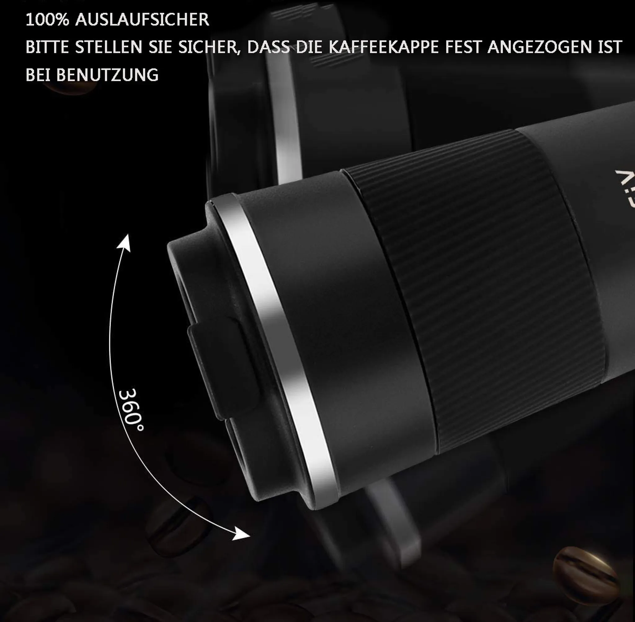 Schwarzer Becher mit silbernem Rand, 360 Grad Pfeil, Kaffee-Thema.