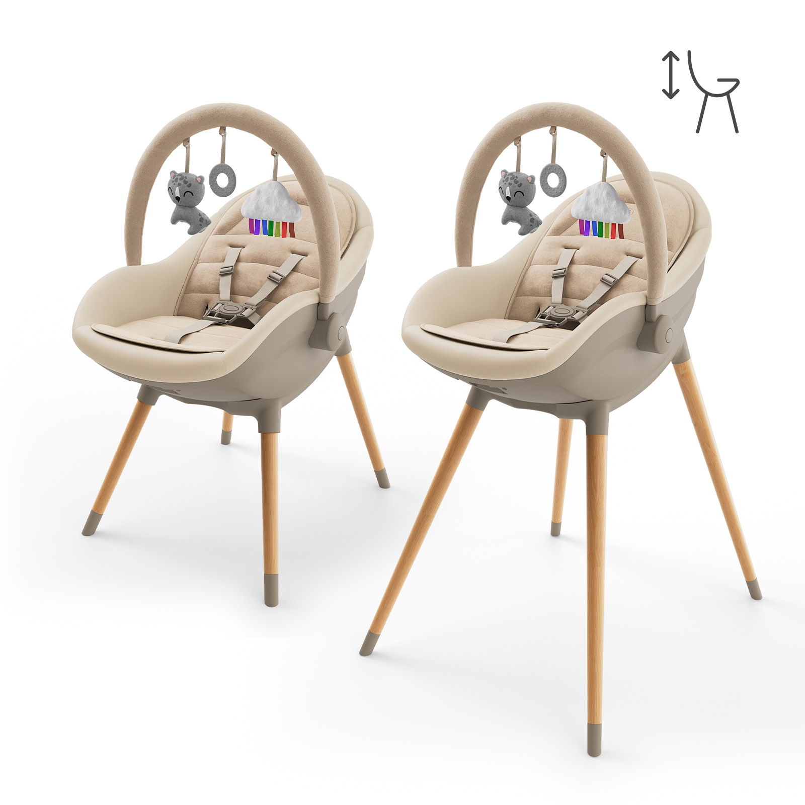 Zwei beige Babystühle mit Spielzeugbügel und Holzbeinen auf weißem Hintergrund.