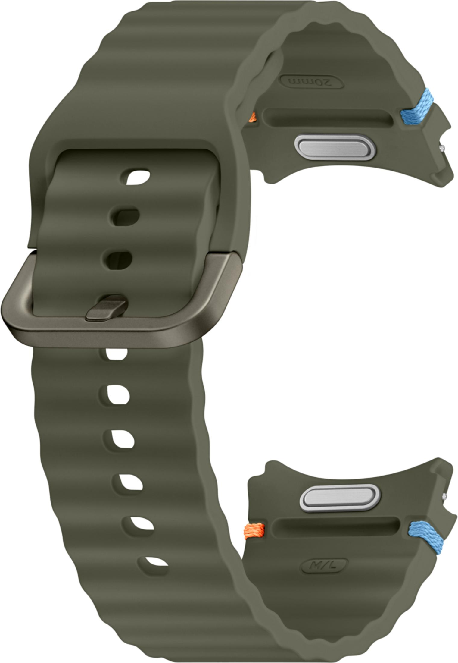 Un cinturino per orologio verde scuro scanalato con fibbia in metallo e accenti blu.