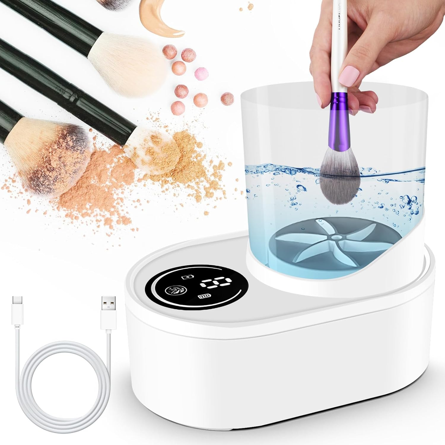 Ein Reinigungsgerät für Make-up-Pinsel mit Wasser und einem USB-Kabel.